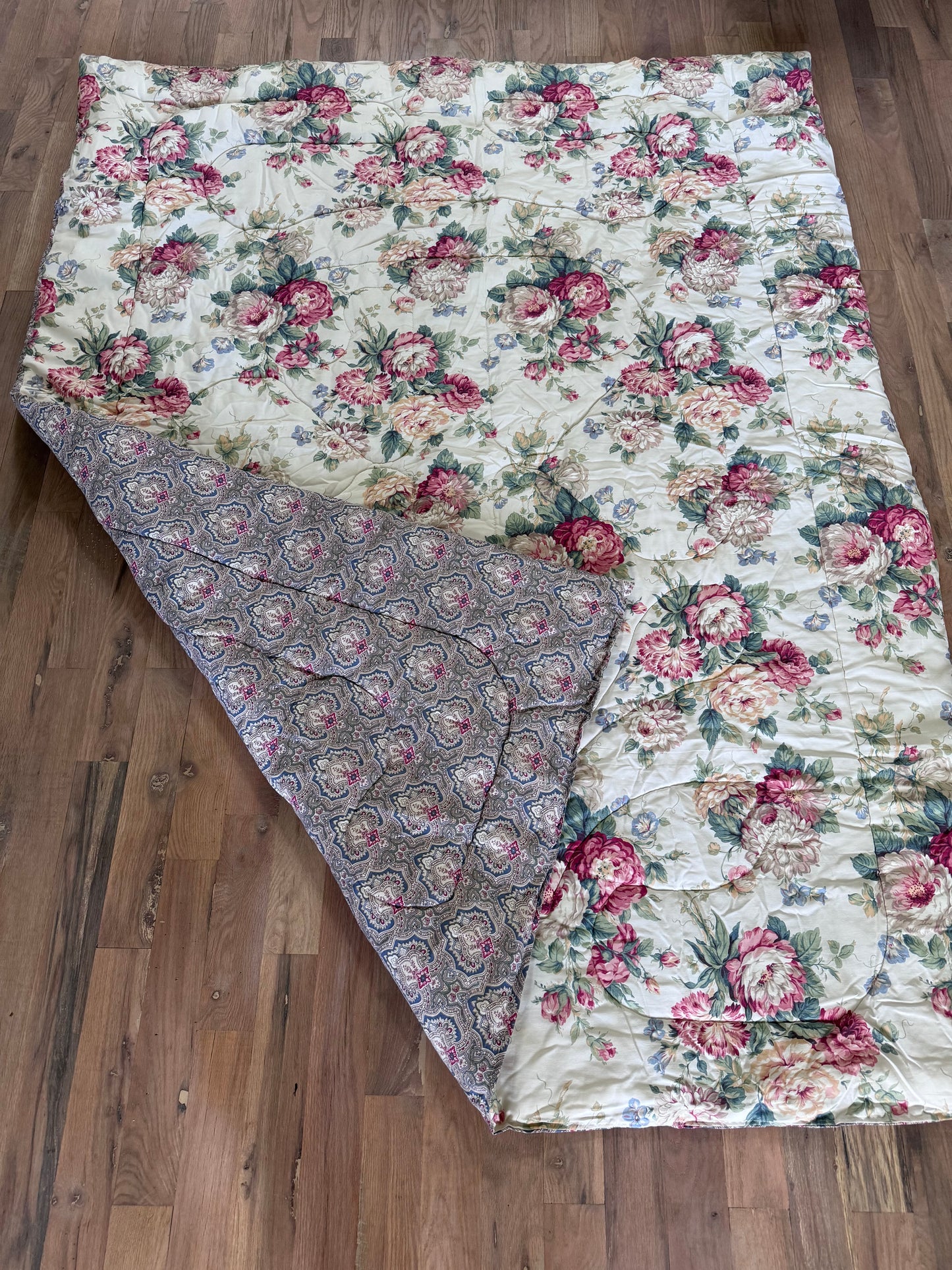 Queen Floral & Paisley Comforter