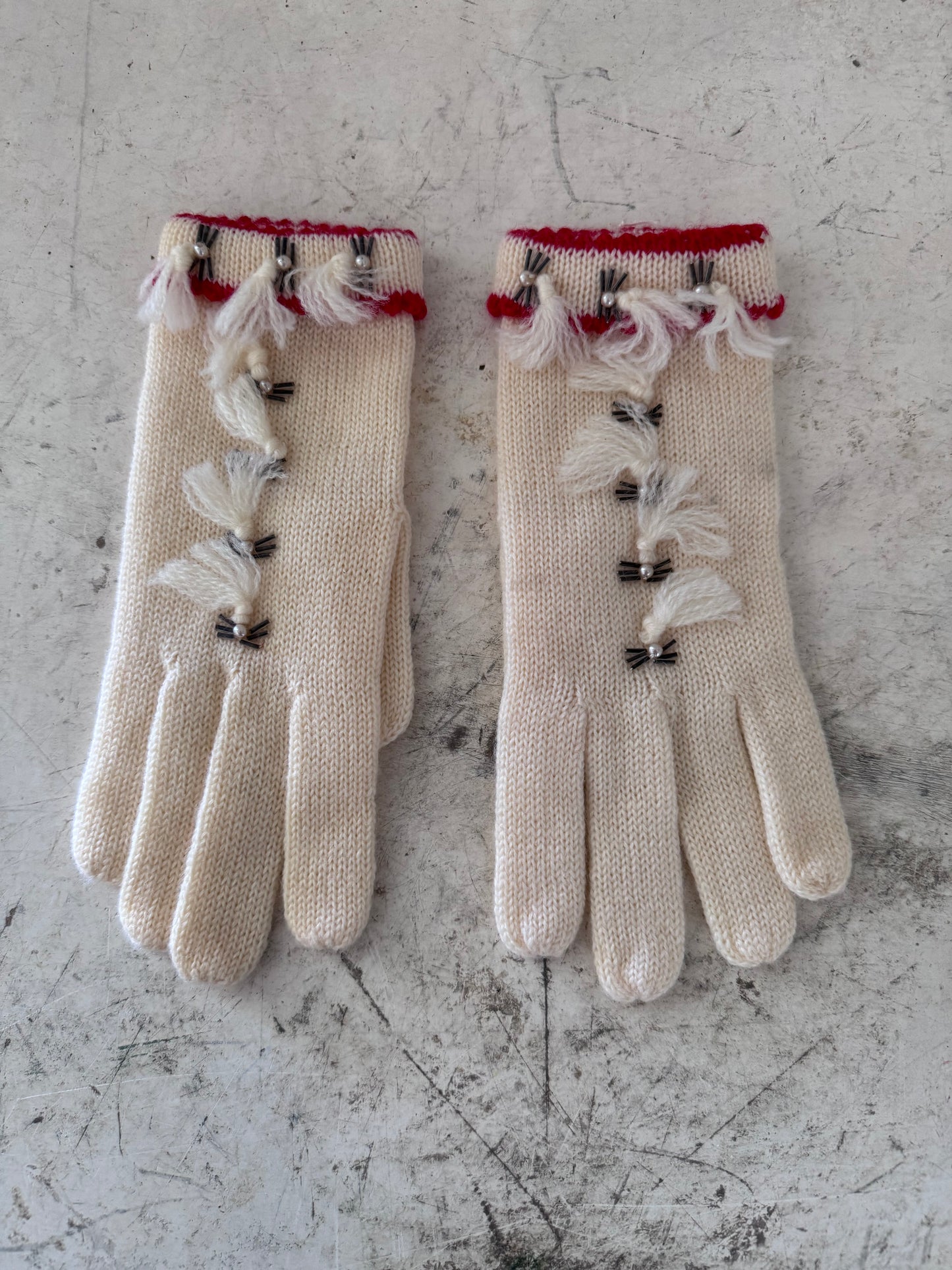 Vintage knitted Gloves - Winter Tassles