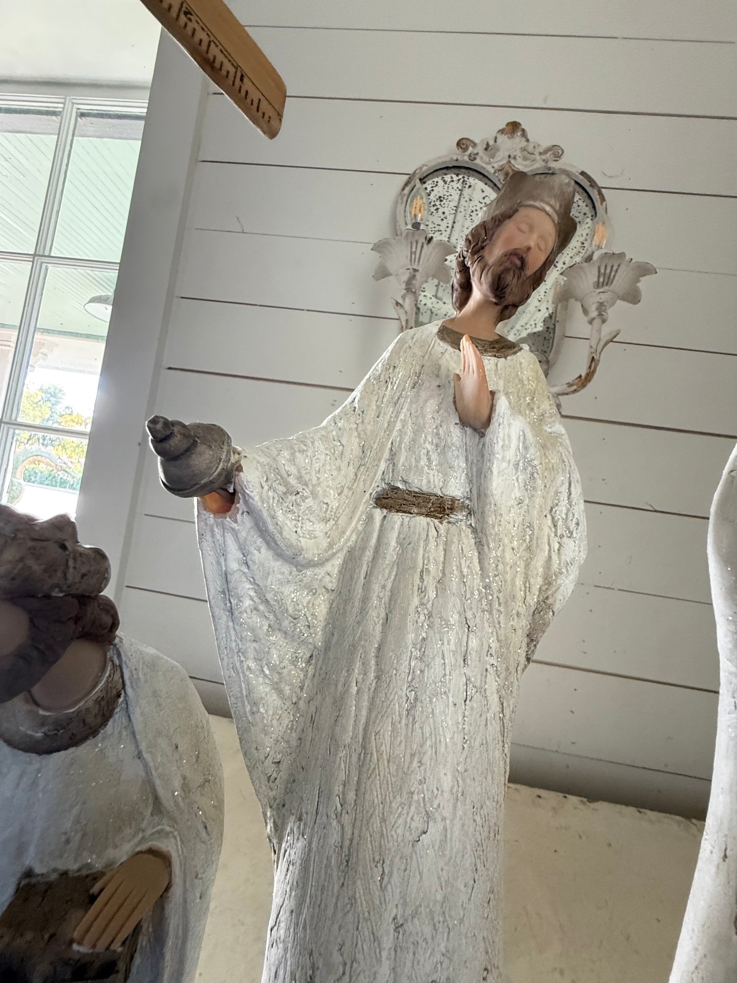 Glitter three Wiseman that sold as is - one has crack