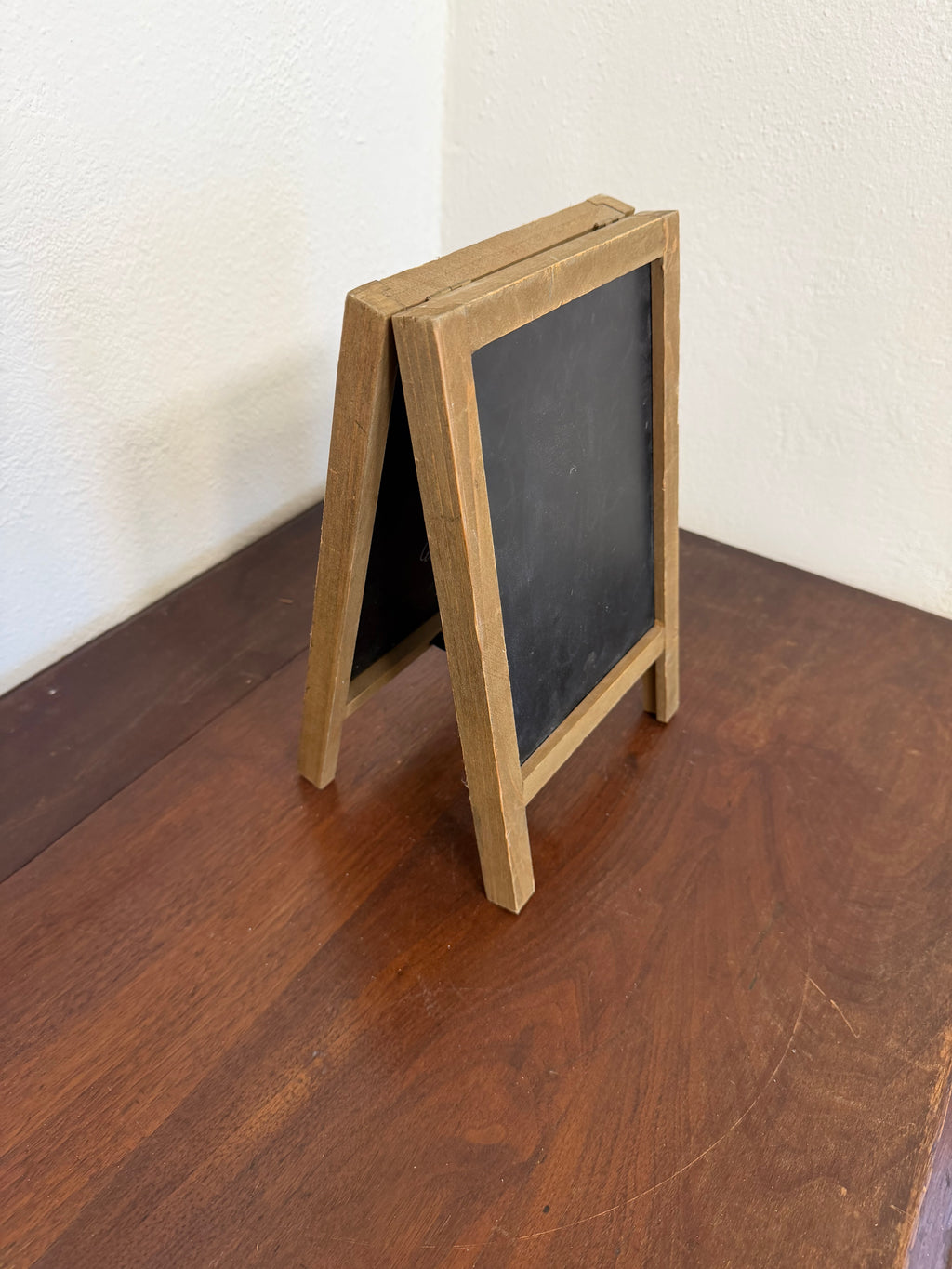 Tabletop Chalkboard easel - Will Get makeover and print