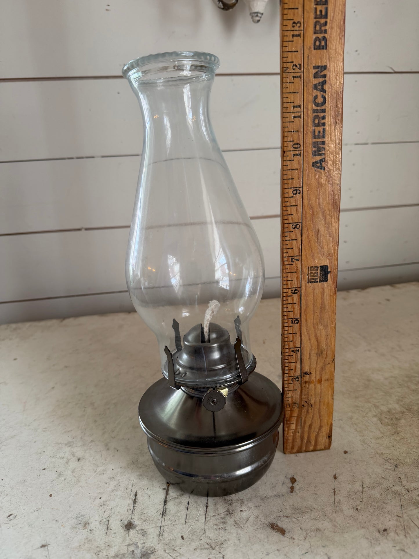 Hurricane oil lamp