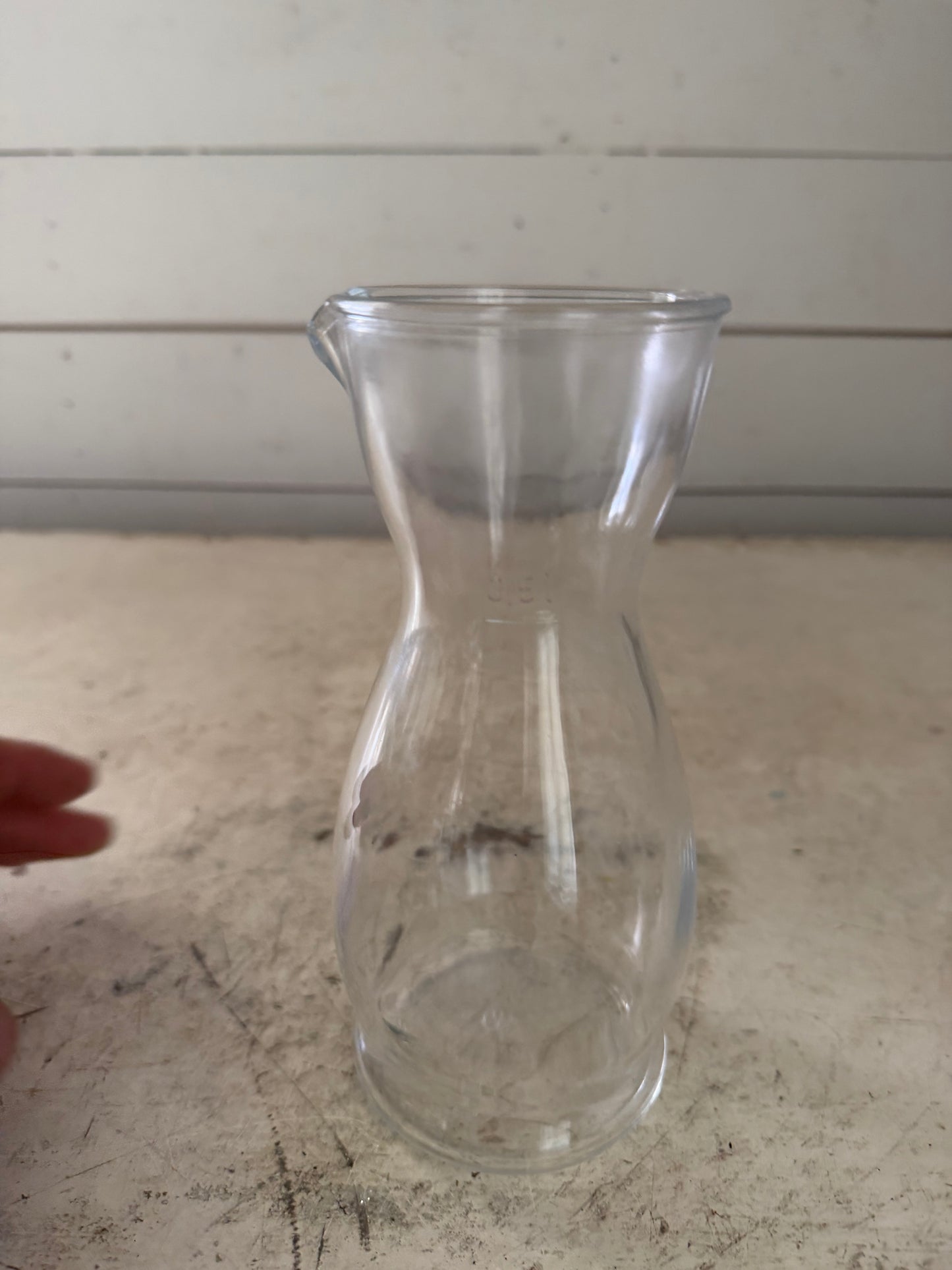 classic 0.5-liter clear glass table carafe