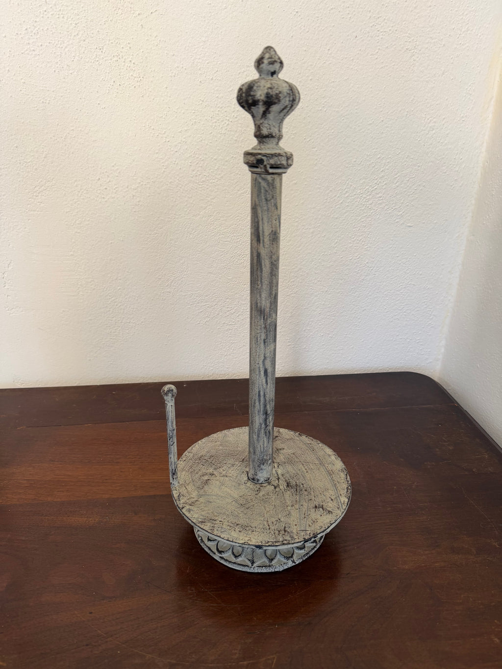 Vintage style paper towel holder