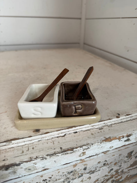 POTTERY BARN - BARBARA EIGEN - CERAMIC SALT AND PEPPER CELLARS W/SPOON AND TRAY