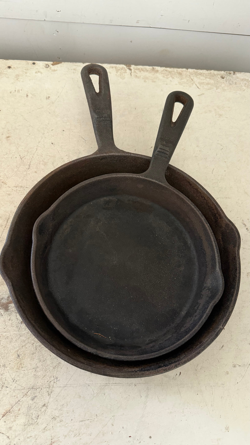 Universal cast-iron skillet set as is