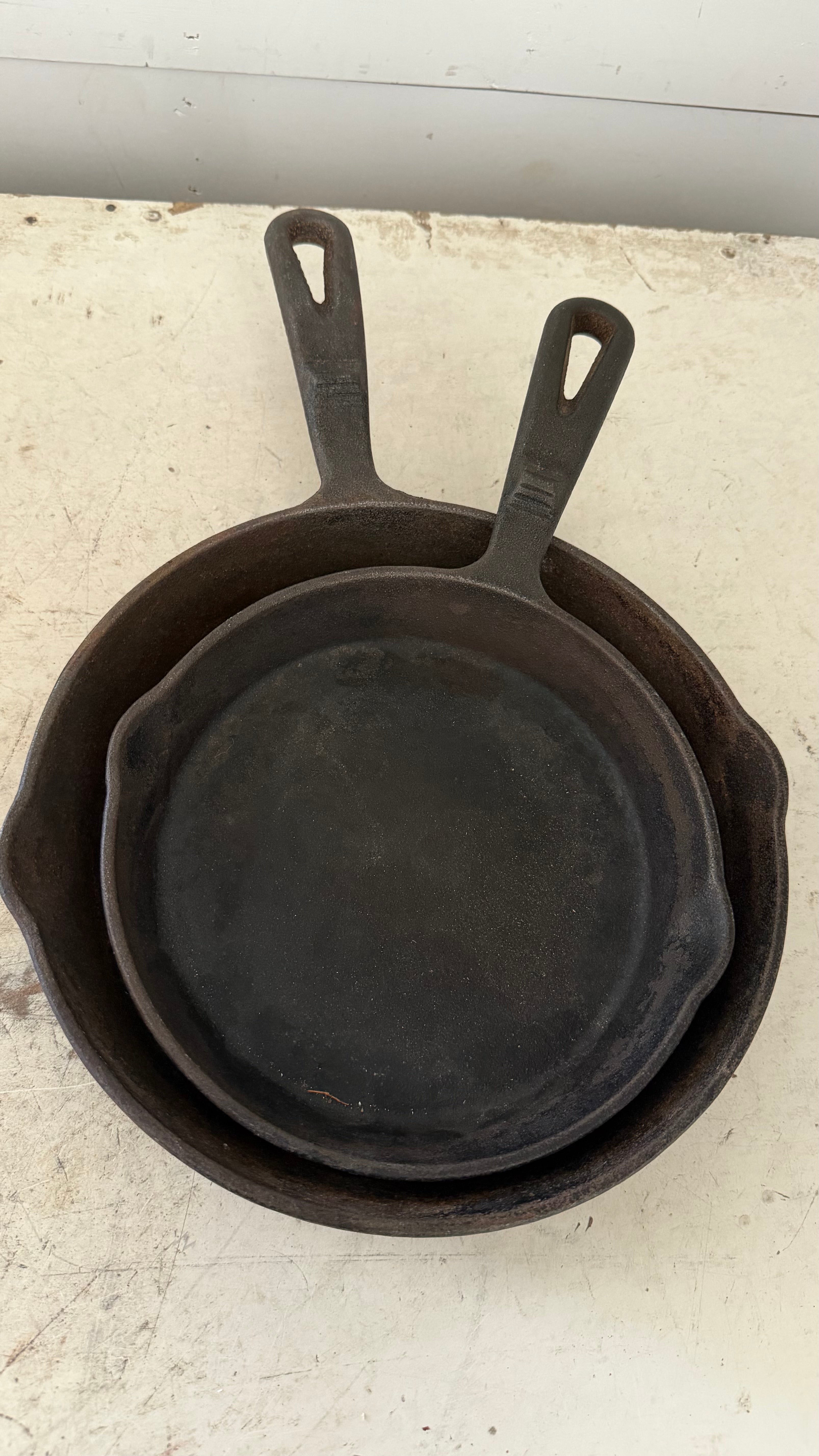 Universal cast-iron skillet set as is