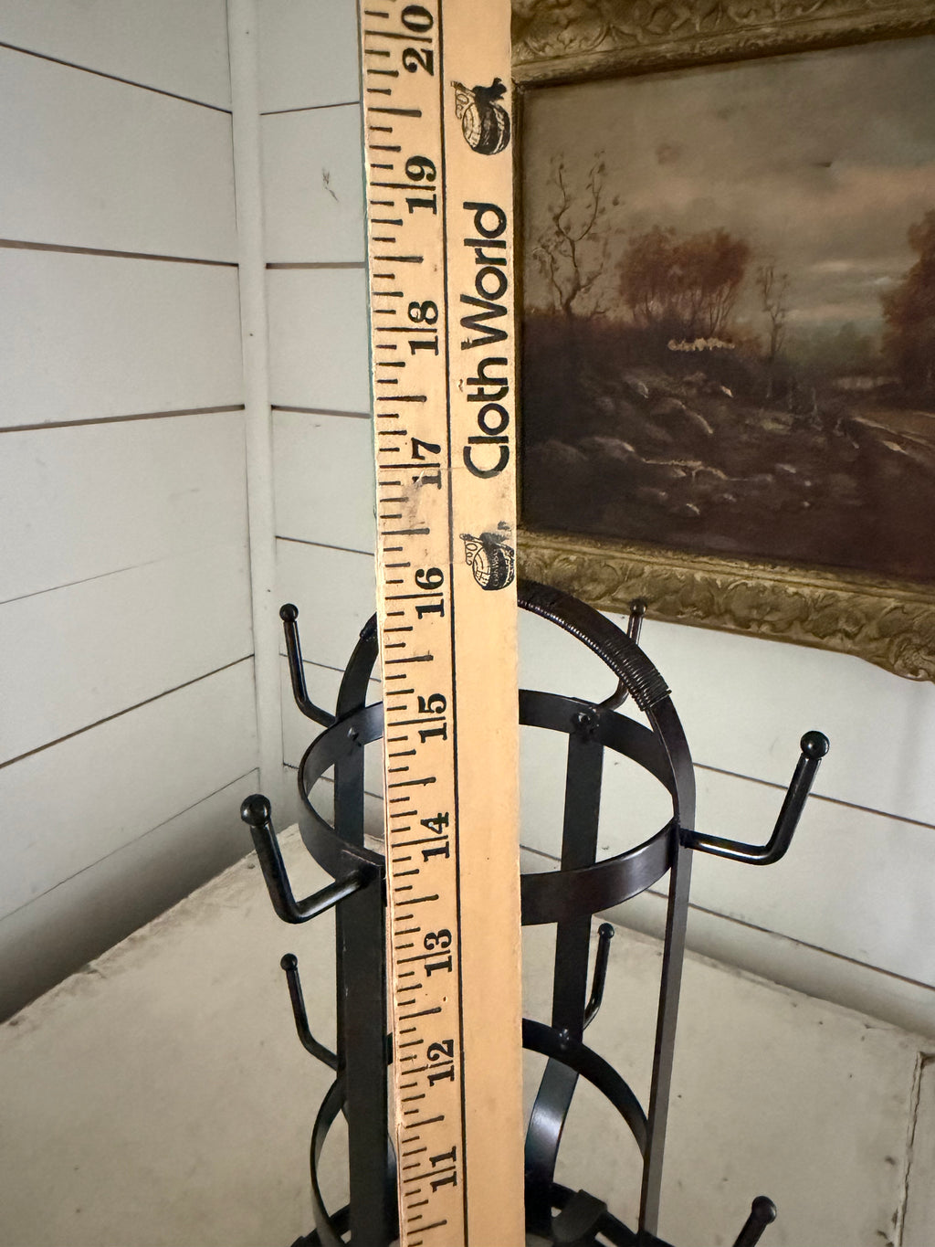 Rotating coffee mug stand