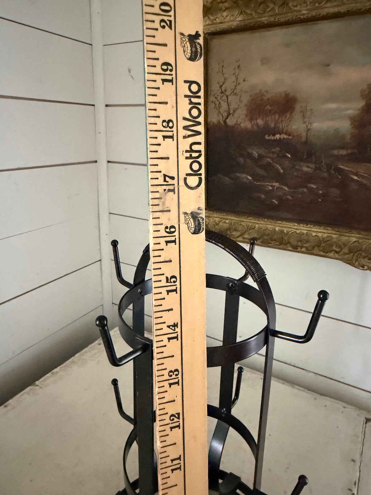 Rotating coffee mug stand