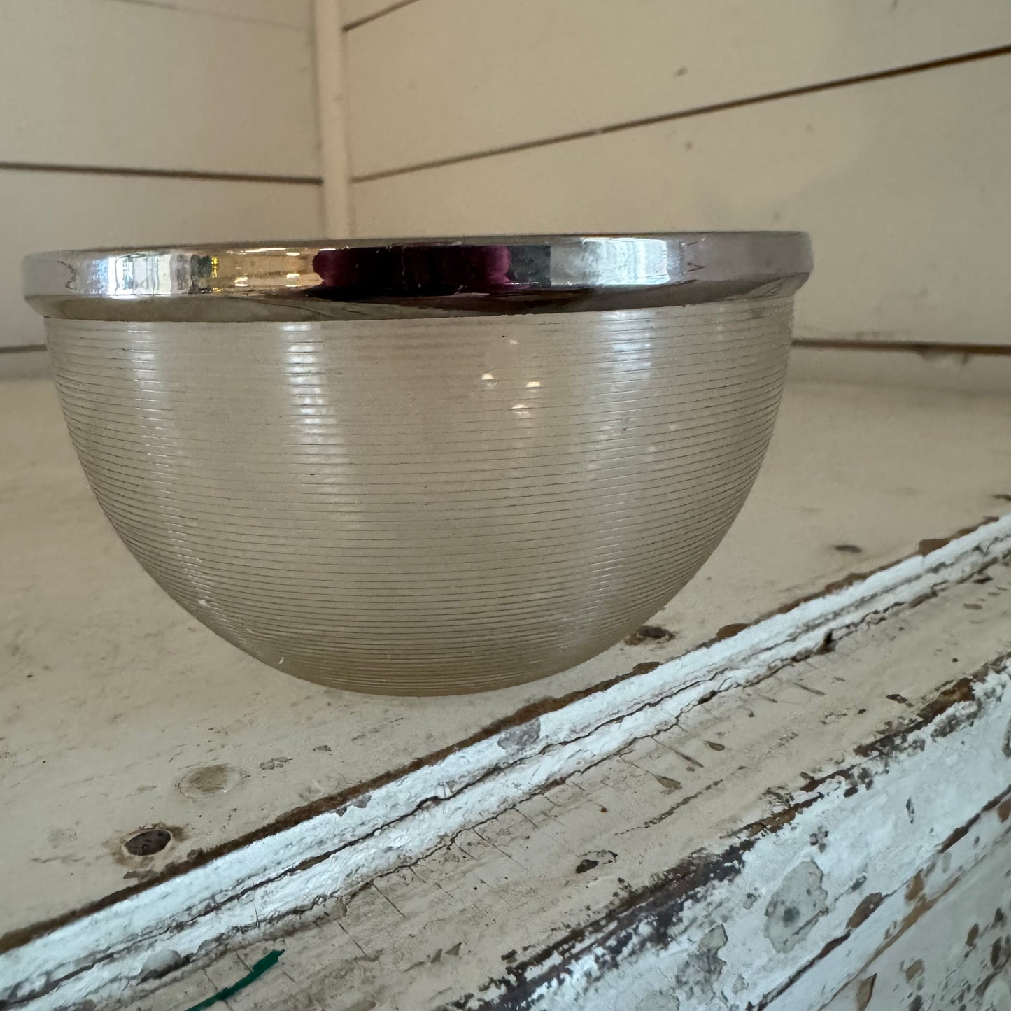 Small Fluted bowl with silver rim