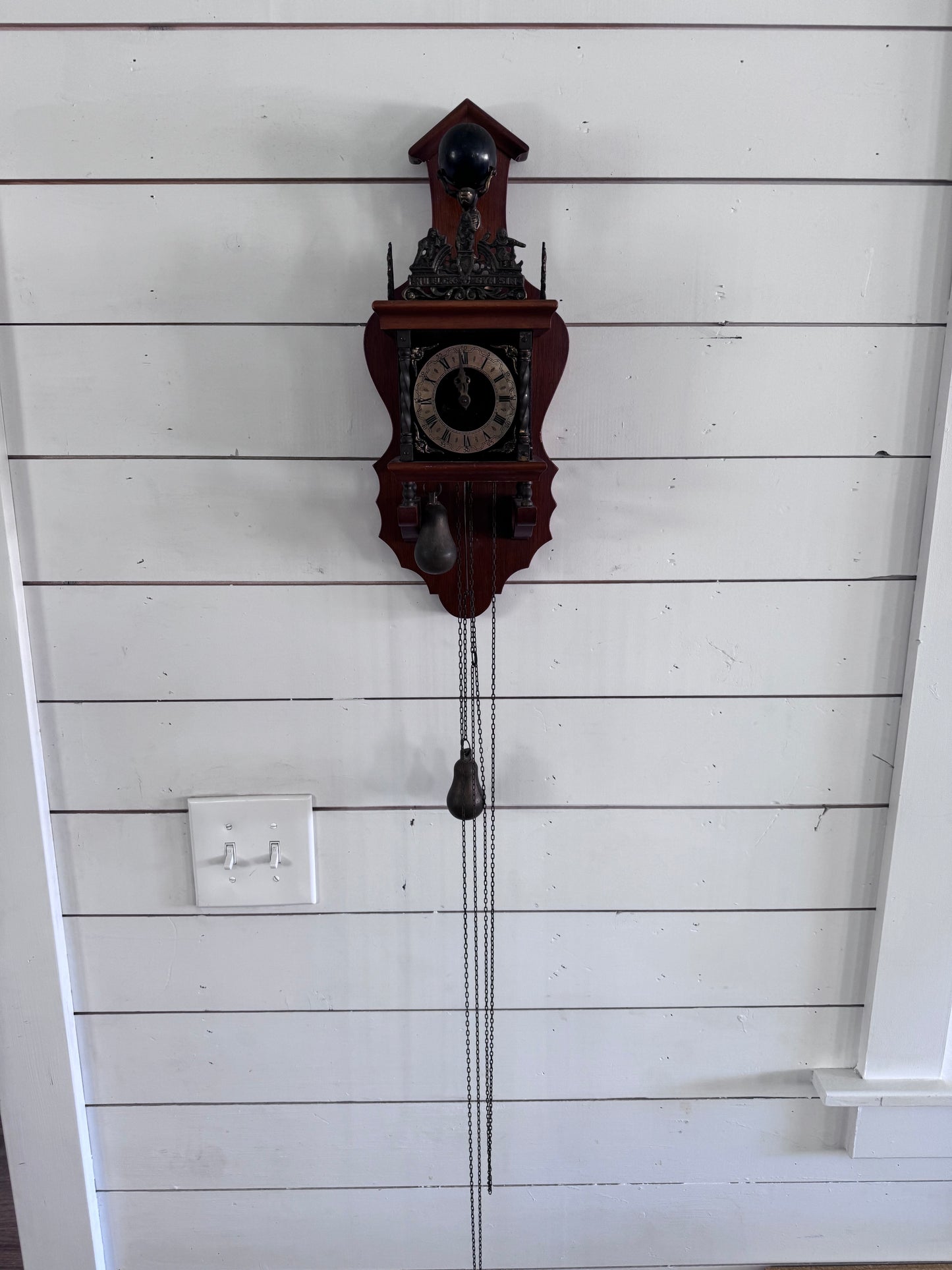 VINTAGE Dutch Nu Elck Syn Sin Chiming Wall Clock (Currently Non Functional probably an issue with how the chain is wound on the gears)