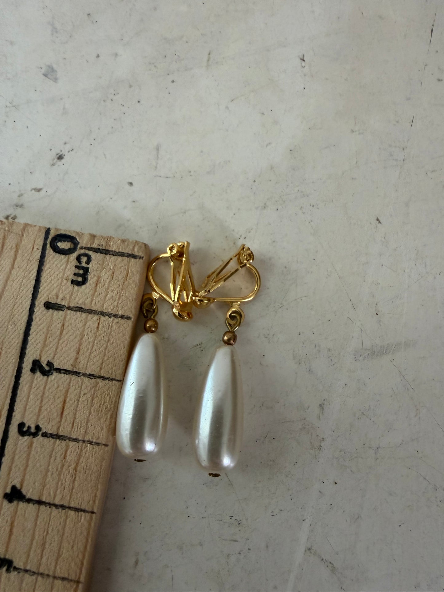Shiny Metal Golden Colored Teardrop Faux/Fake/Imitation Pearl clip On Earrings