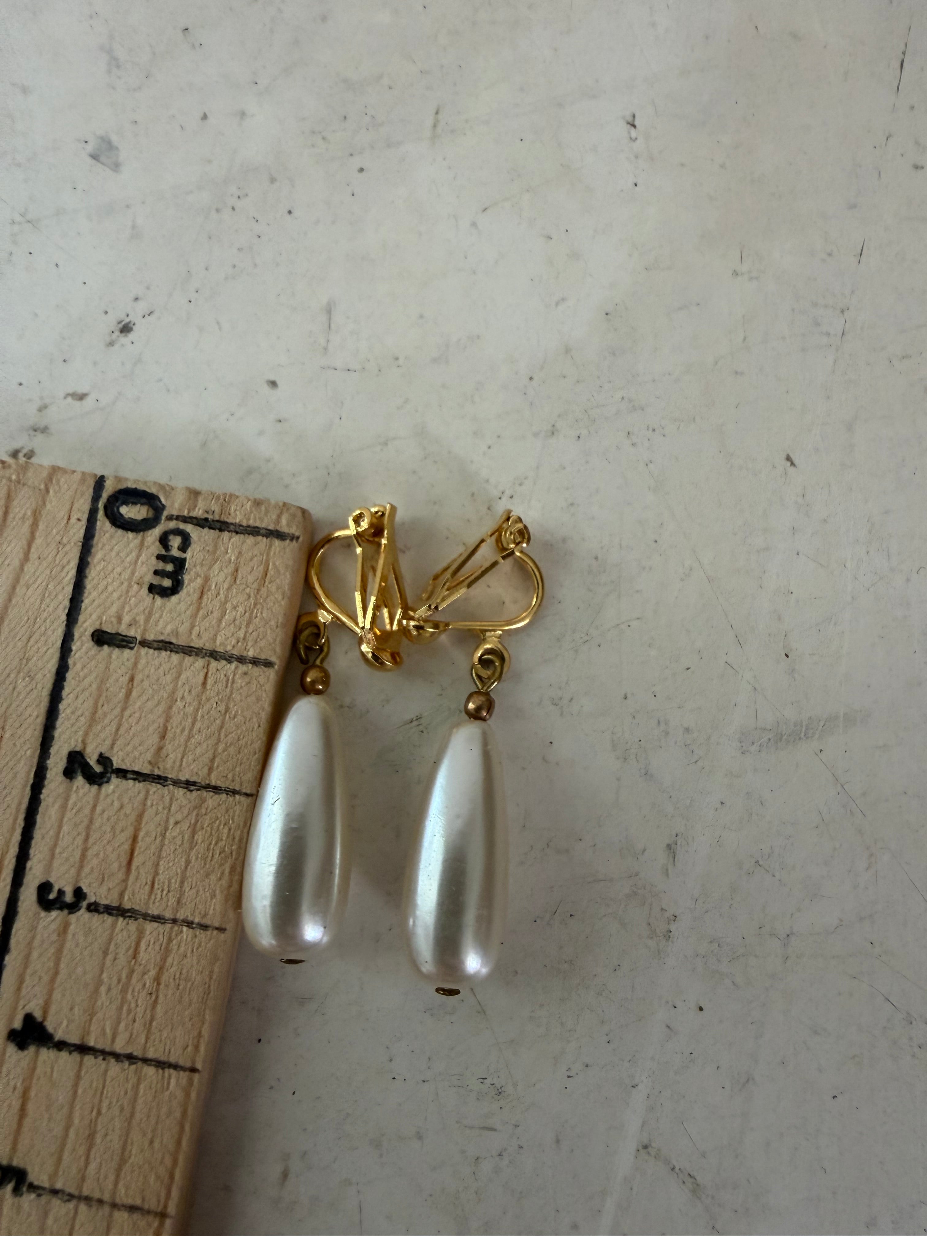 Shiny Metal Golden Colored Teardrop Faux/Fake/Imitation Pearl clip On Earrings