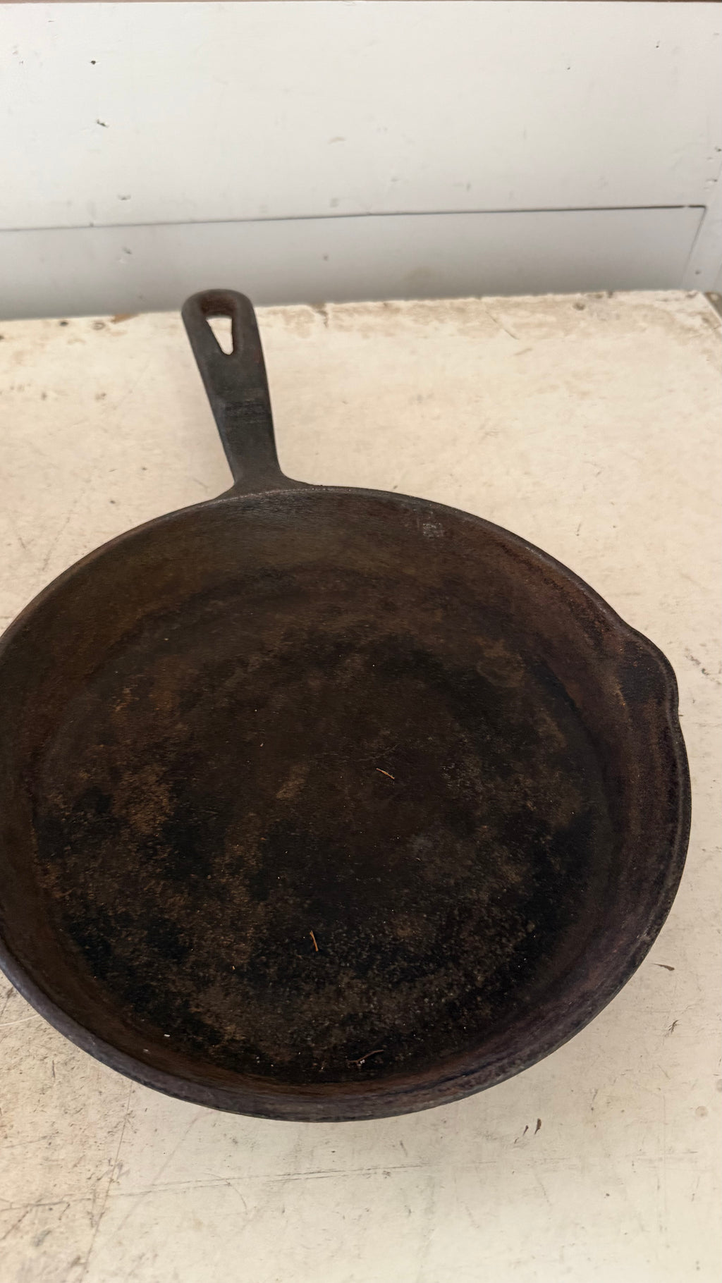 Universal cast-iron skillet set as is