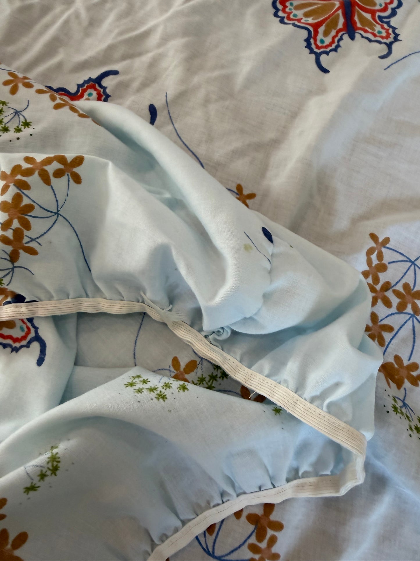 vintage Butterflies" design by Marlene Designs for Tastemaker/J.P. Stevens, twin fitted sheet no elasticity