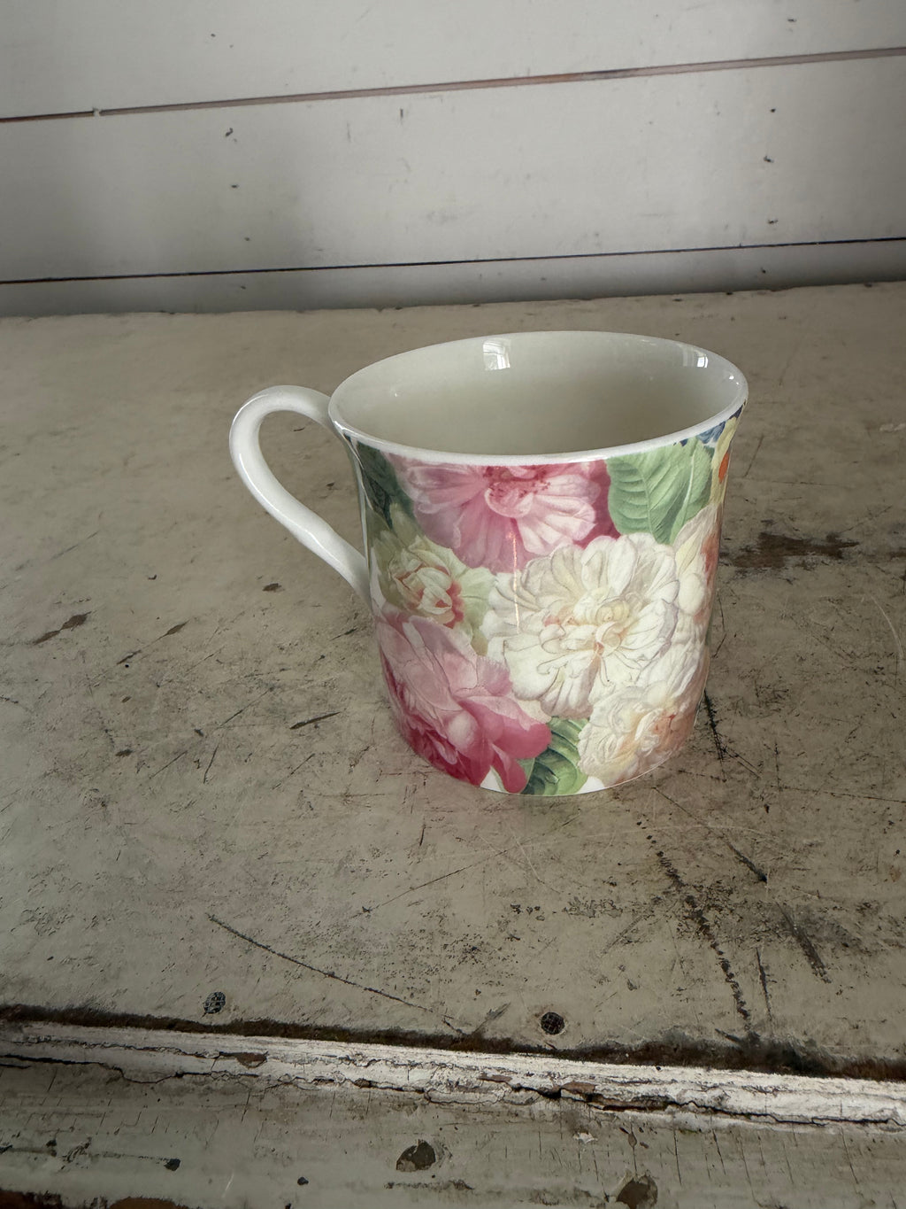Floral mug all over pattern