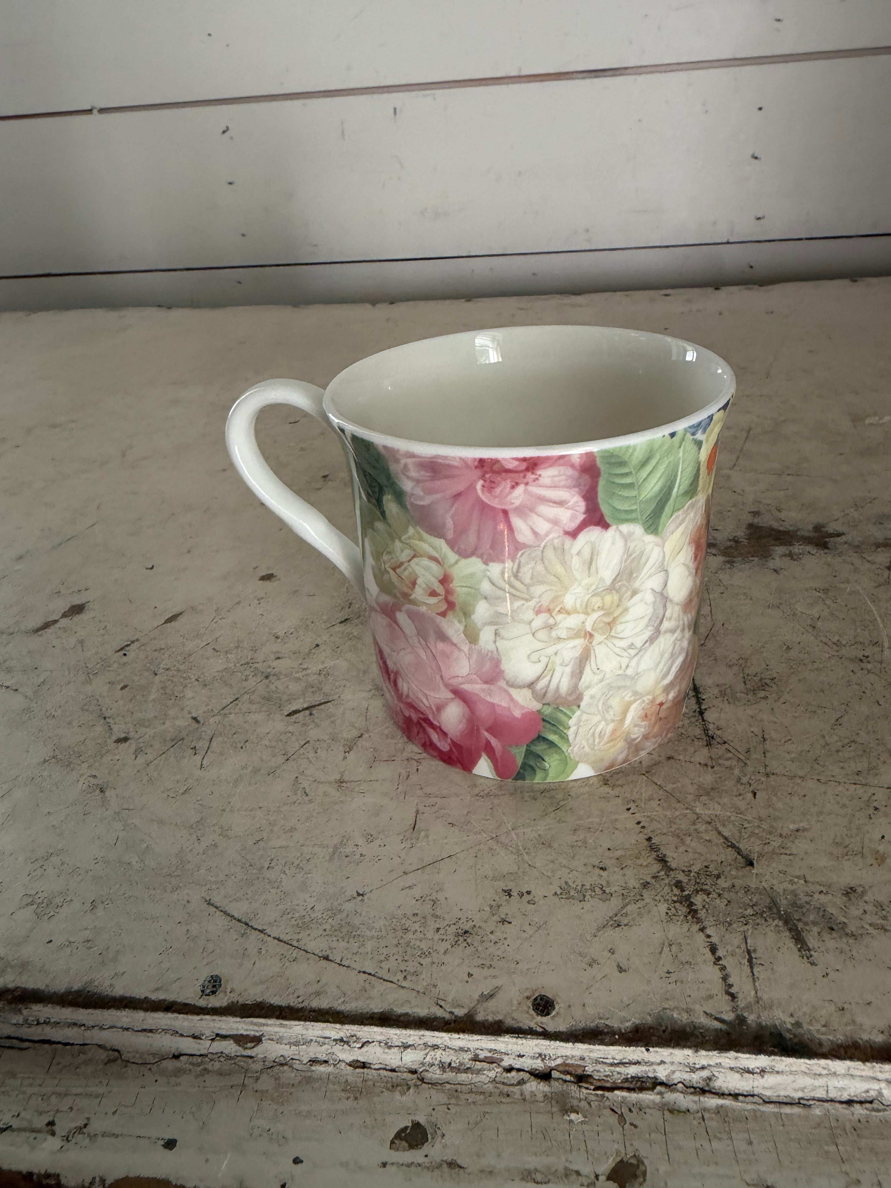 Floral mug all over pattern