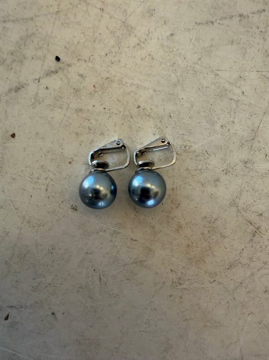 Clip On Gray/Blue Shell Pearl Earrings