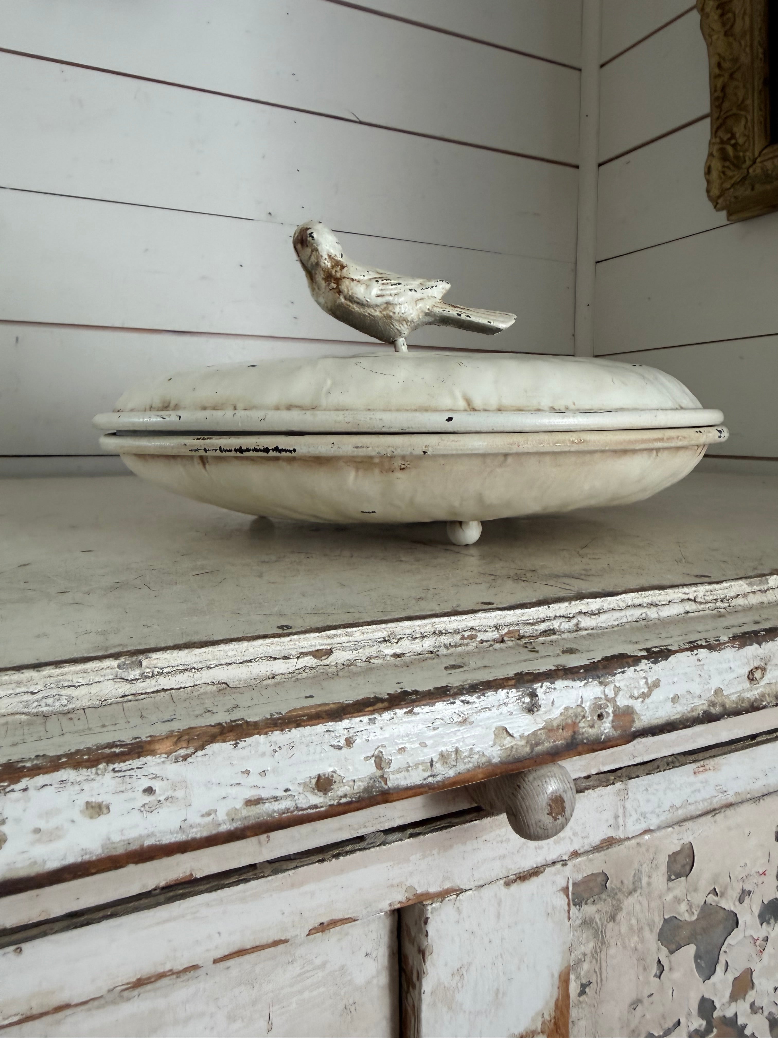 Metal Pie Holder With Cast Iron Bird Handle