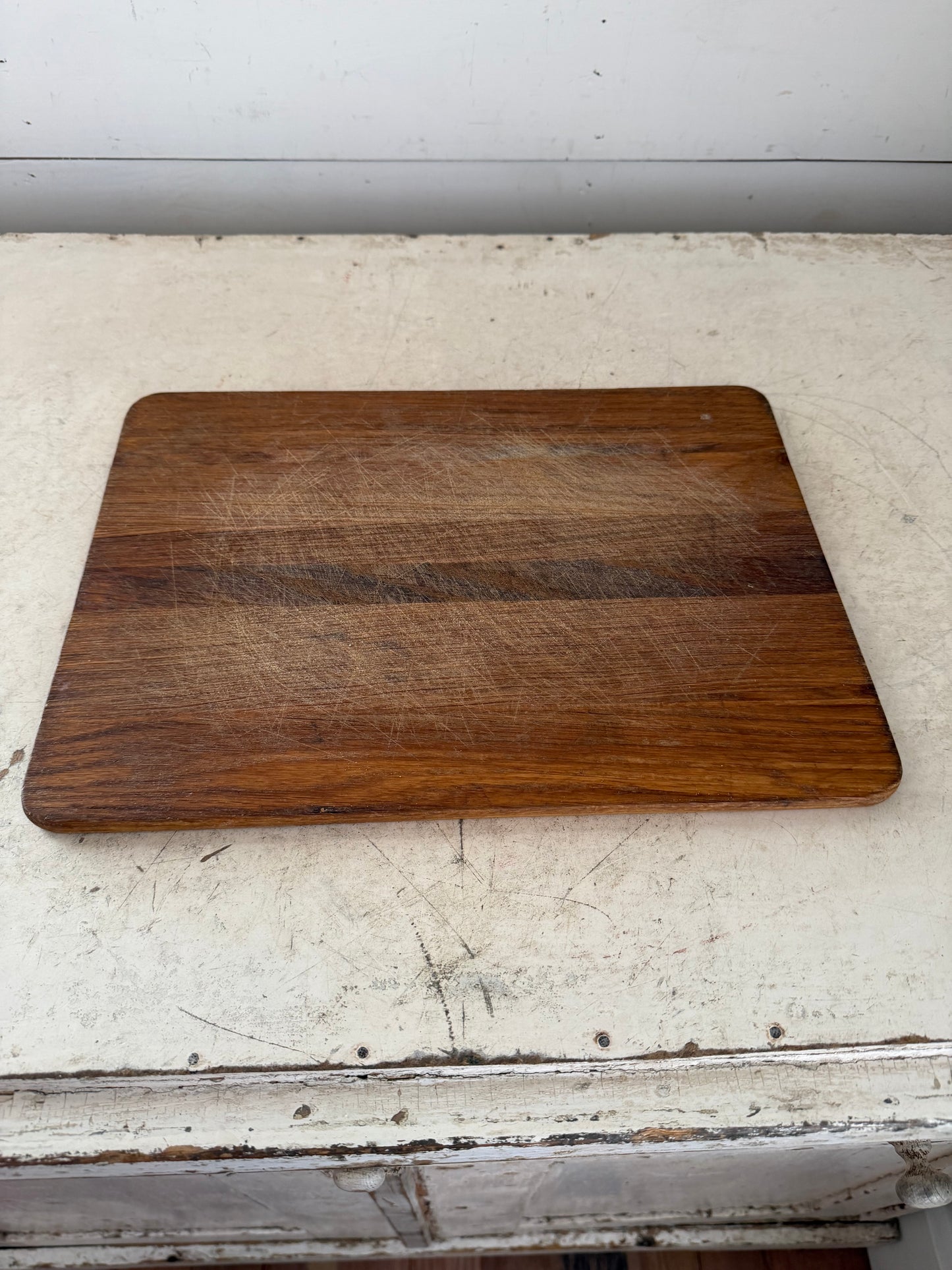 Acacia Wood Cutting Board With Rounded Corners