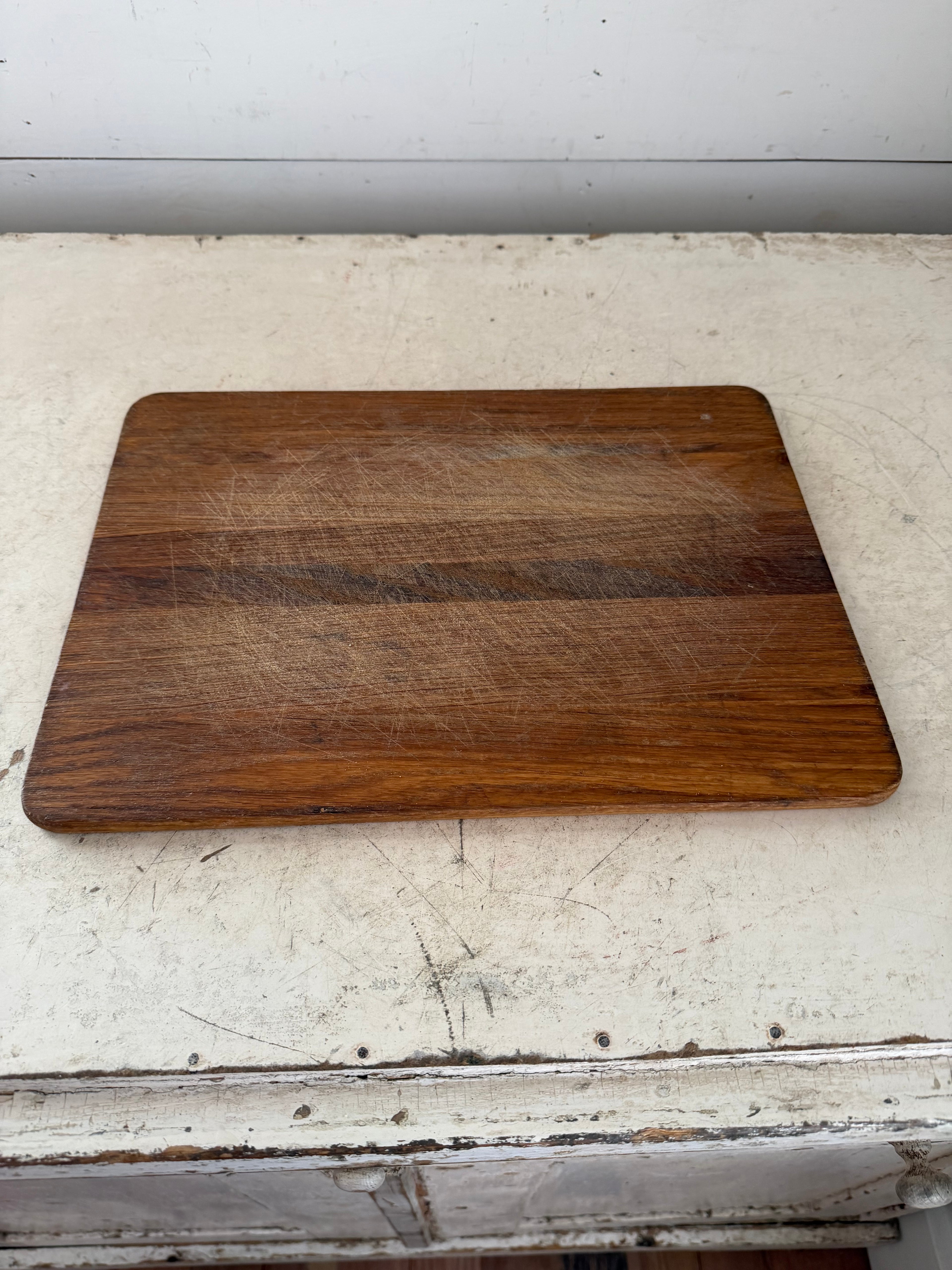 Acacia Wood Cutting Board With Rounded Corners