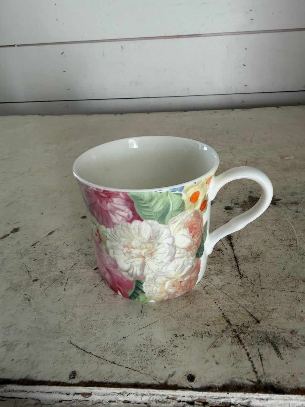 Floral mug all over pattern