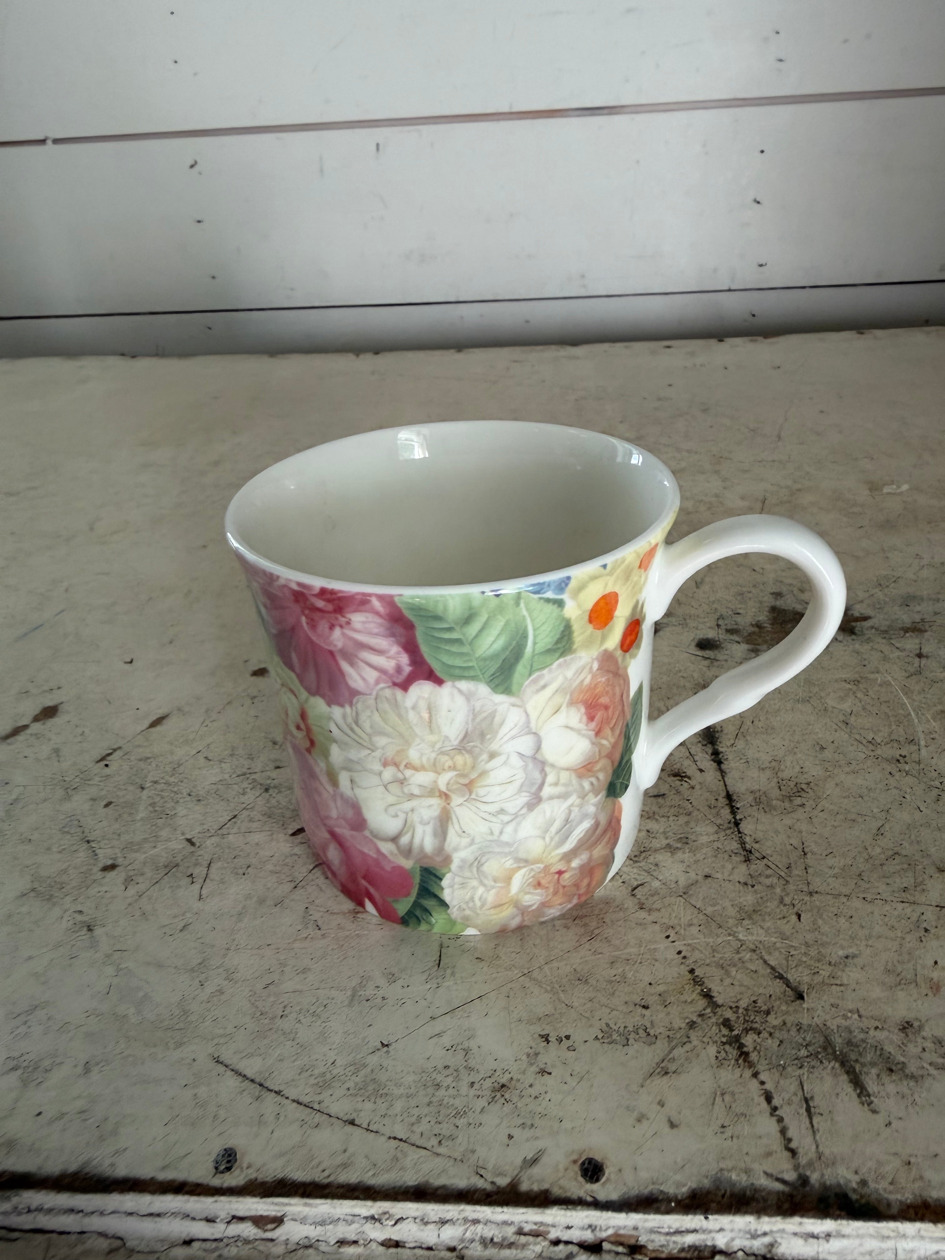 Floral mug all over pattern