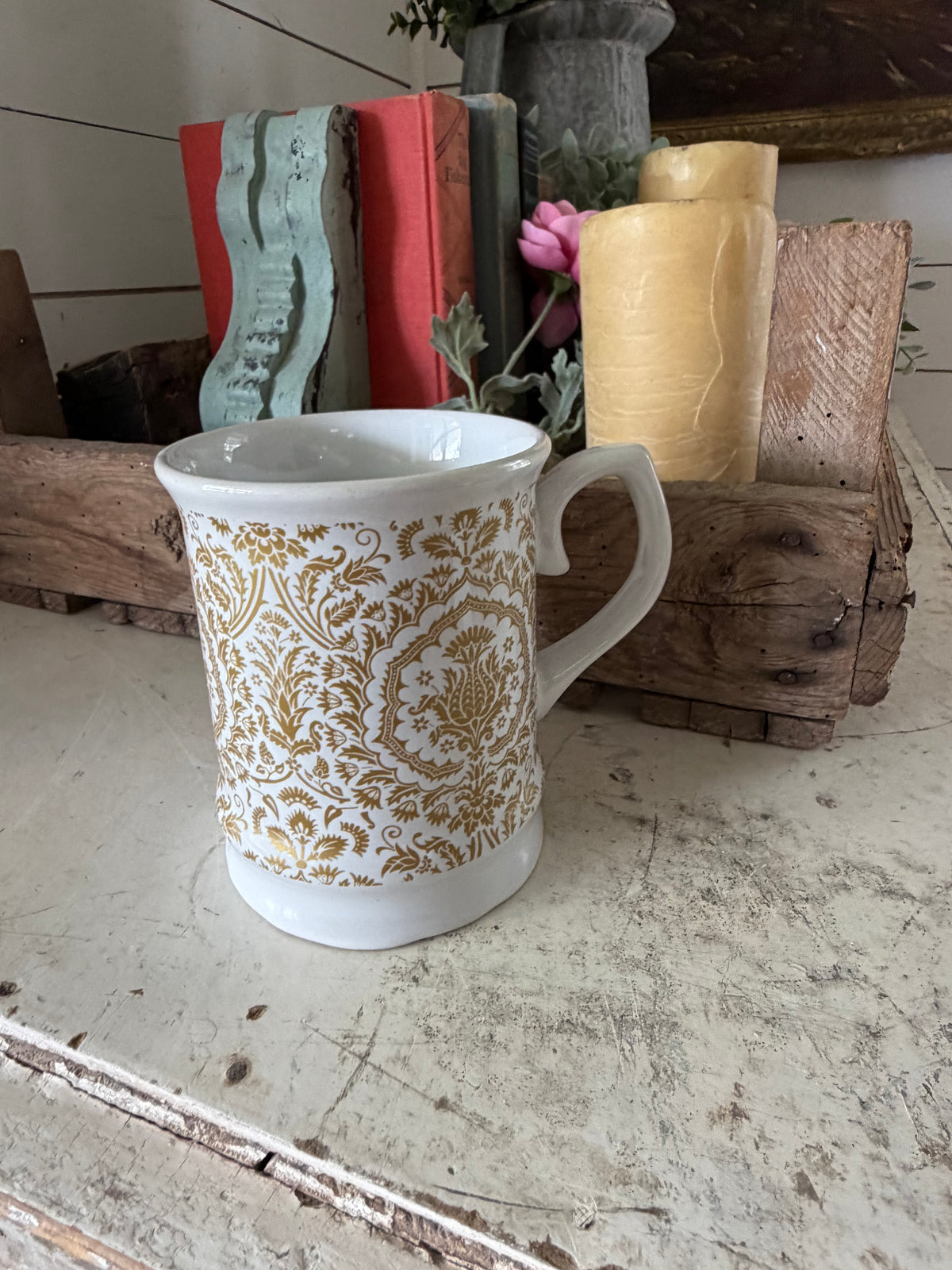 Gold damask mug