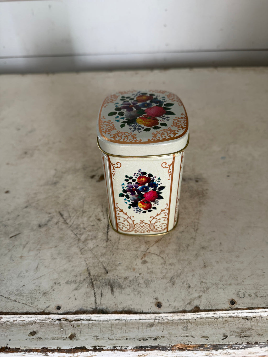 Vintage Cream Tin With Floral Design Made in England hinge isn’t attatched