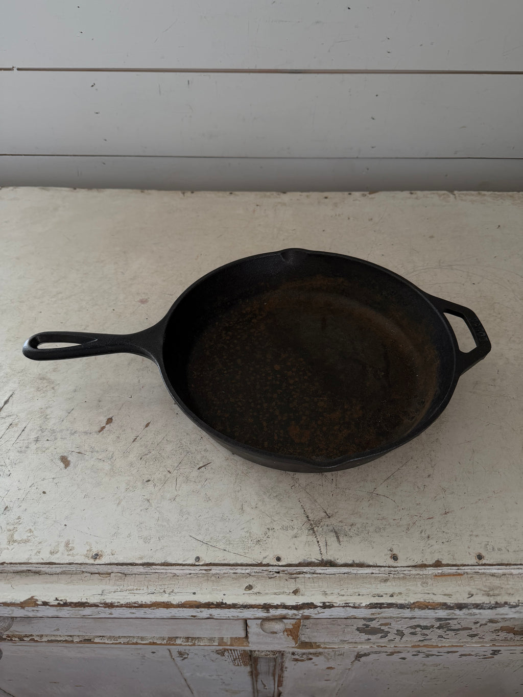 Lodge Cast Iron Round Pan - Will get cleaned and seasoned