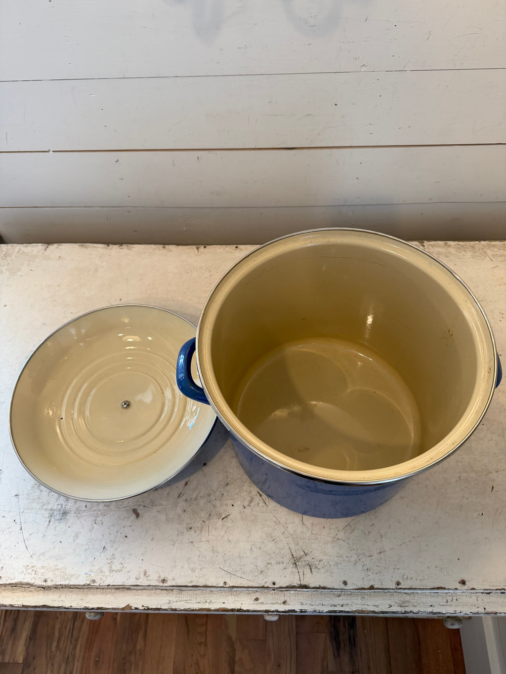 Le Creuset Enameled-Steel Stock Pot in Marseille Blue - 6 quart - new unused
