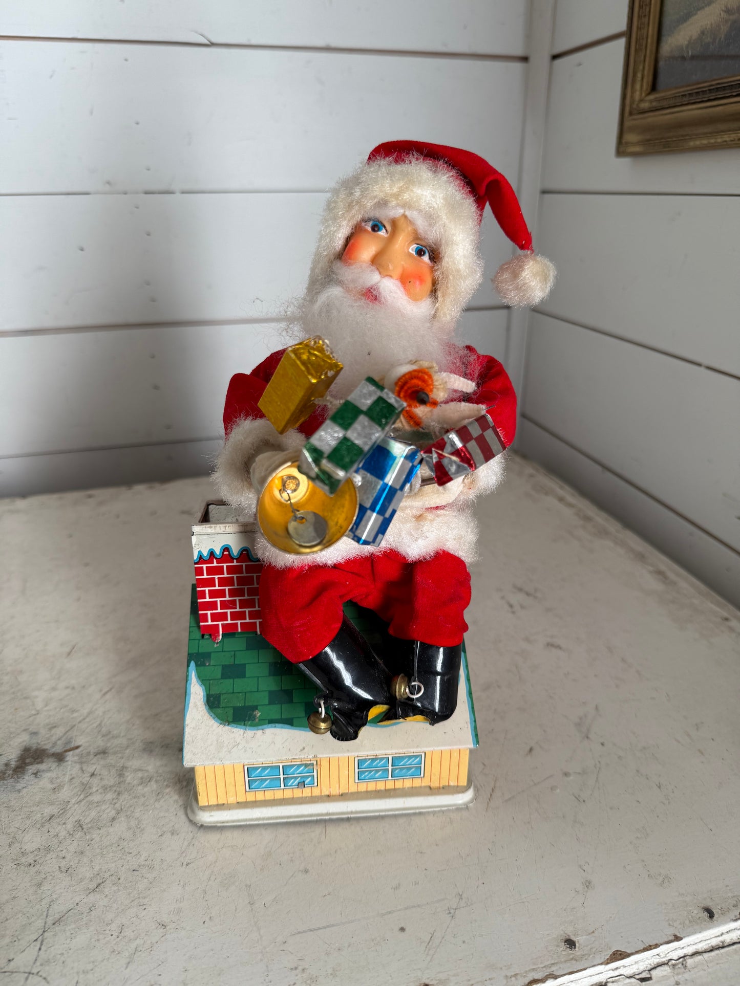 Vintage Noel Animated Santa bank with box - we did not test it