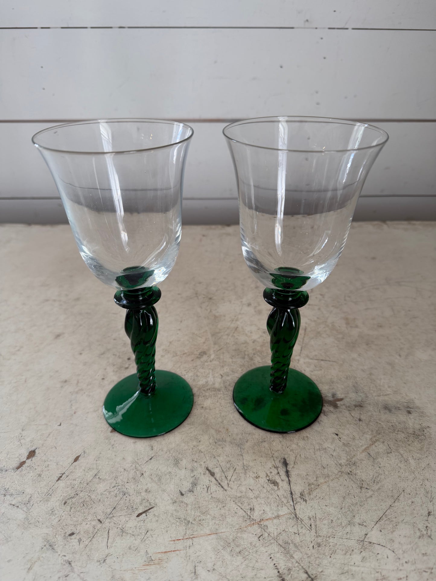 Wine glass with clear bowl and green stem - Sold individually