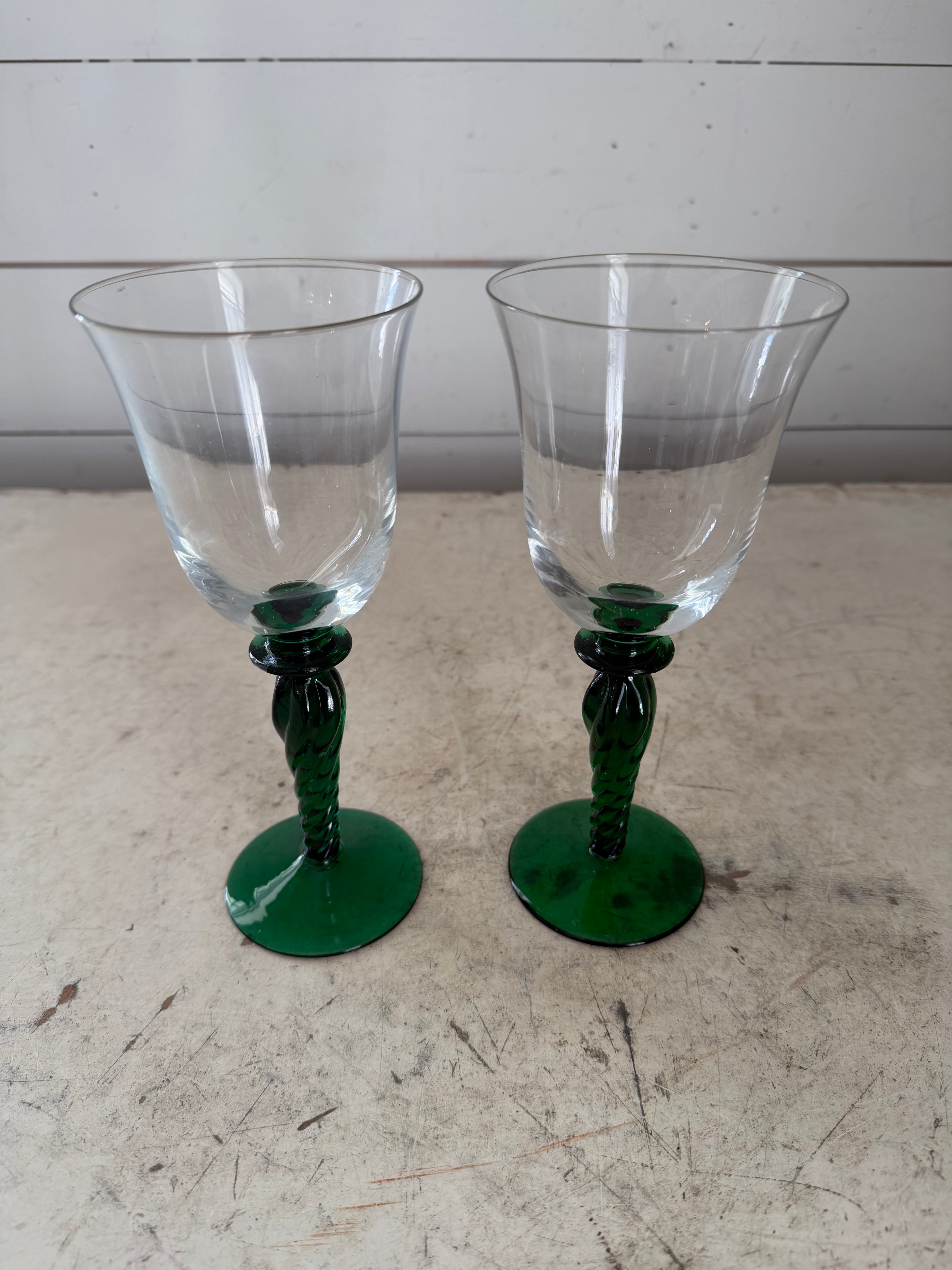 Wine glass with clear bowl and green stem - Sold individually