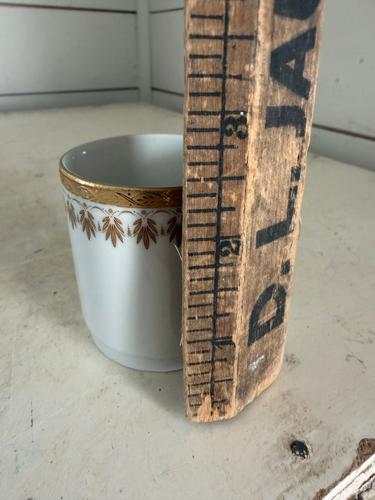 Bavaria Tirschenreuth Tea Cup Gold Gilt Leaf Design 2.5" tall