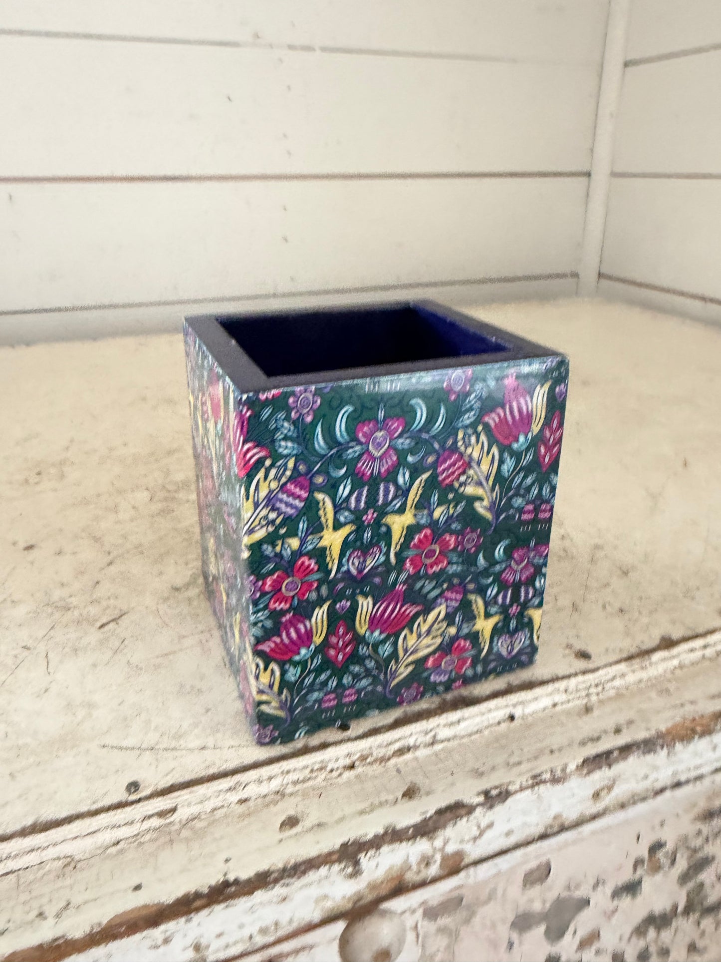 Patterned pencil holder