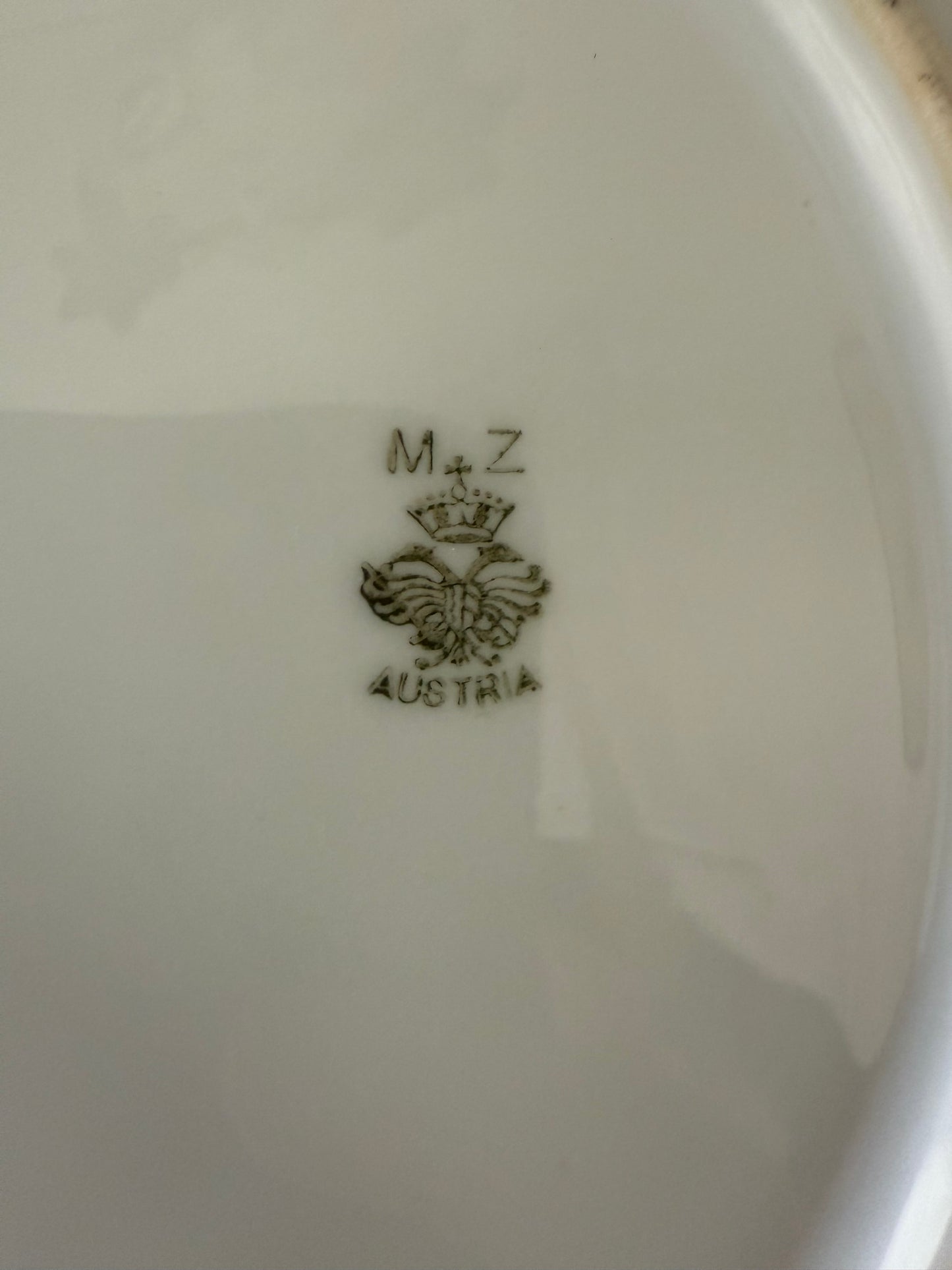 Vintage hand painted Daisy plate Austria