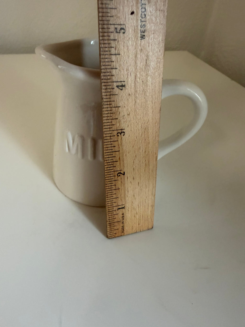 Jarra para leche de cerámica blanca