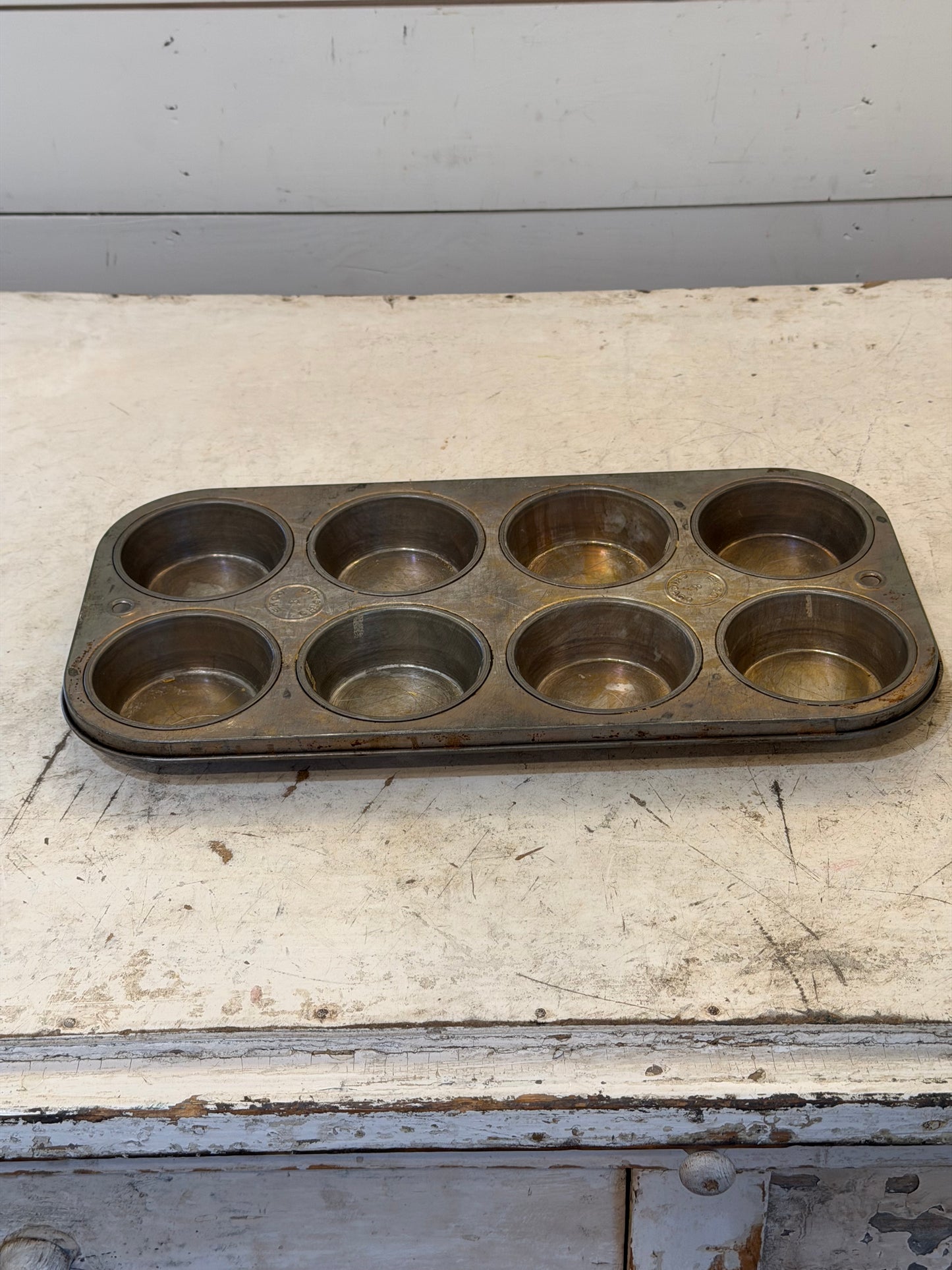 Vintage Ekco 8-cup muffin tin