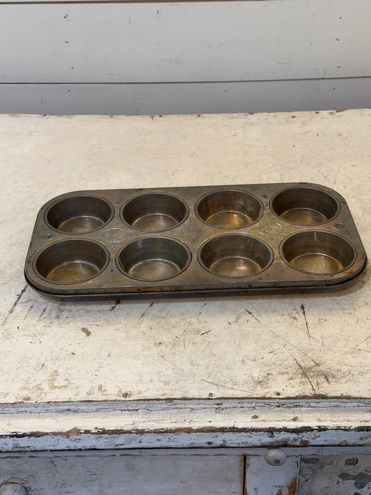 Vintage Ekco 8-cup muffin tin