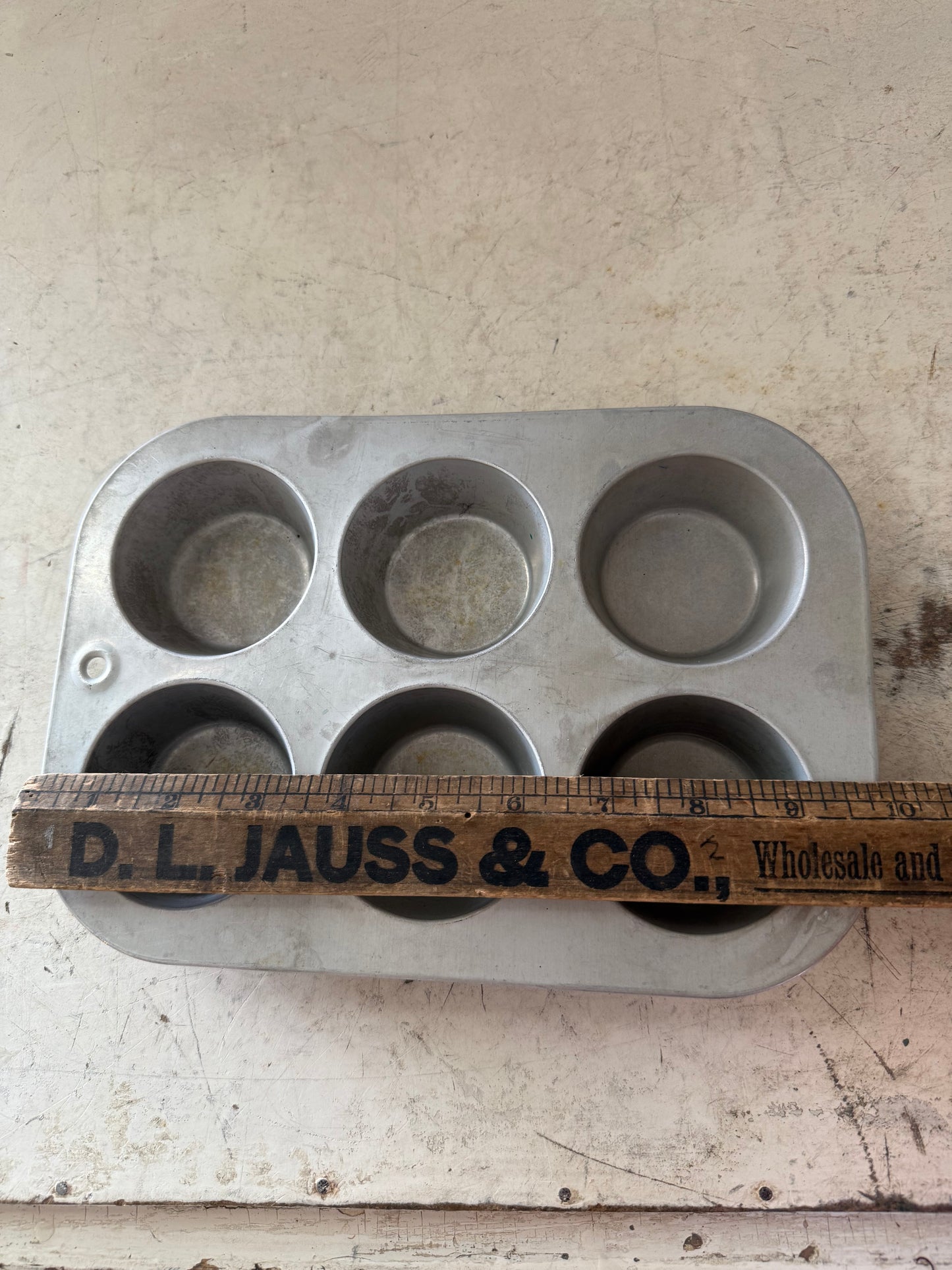 Vintage Aluminum 6 Muffin Tin