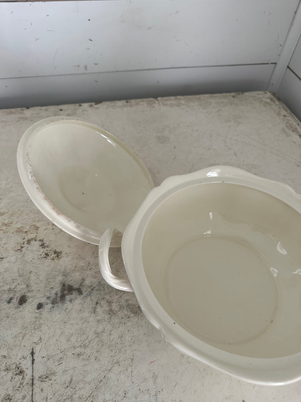 Wedgwood Queens  Shape  Plain Round Covered Vegetable Dish