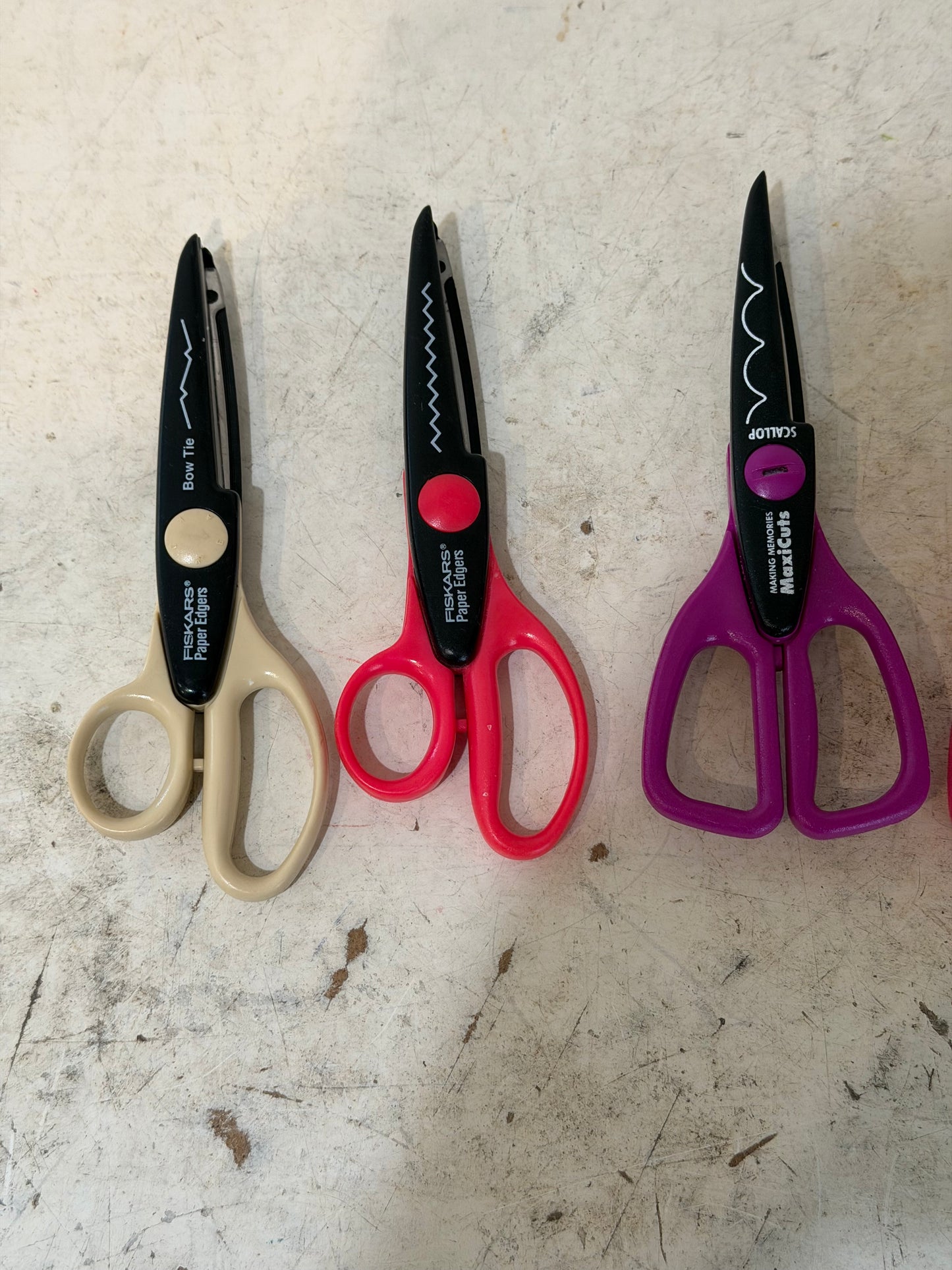 Set of 6 Edger paper and craft scissors
