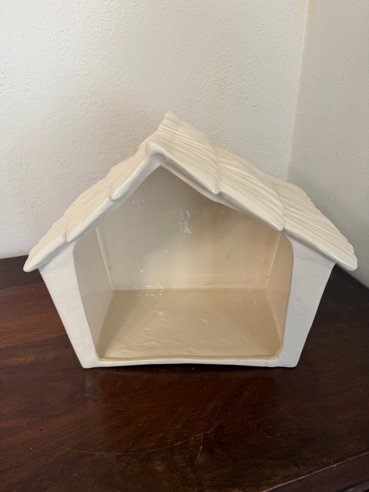 Cream Colored Porcelain Cresh