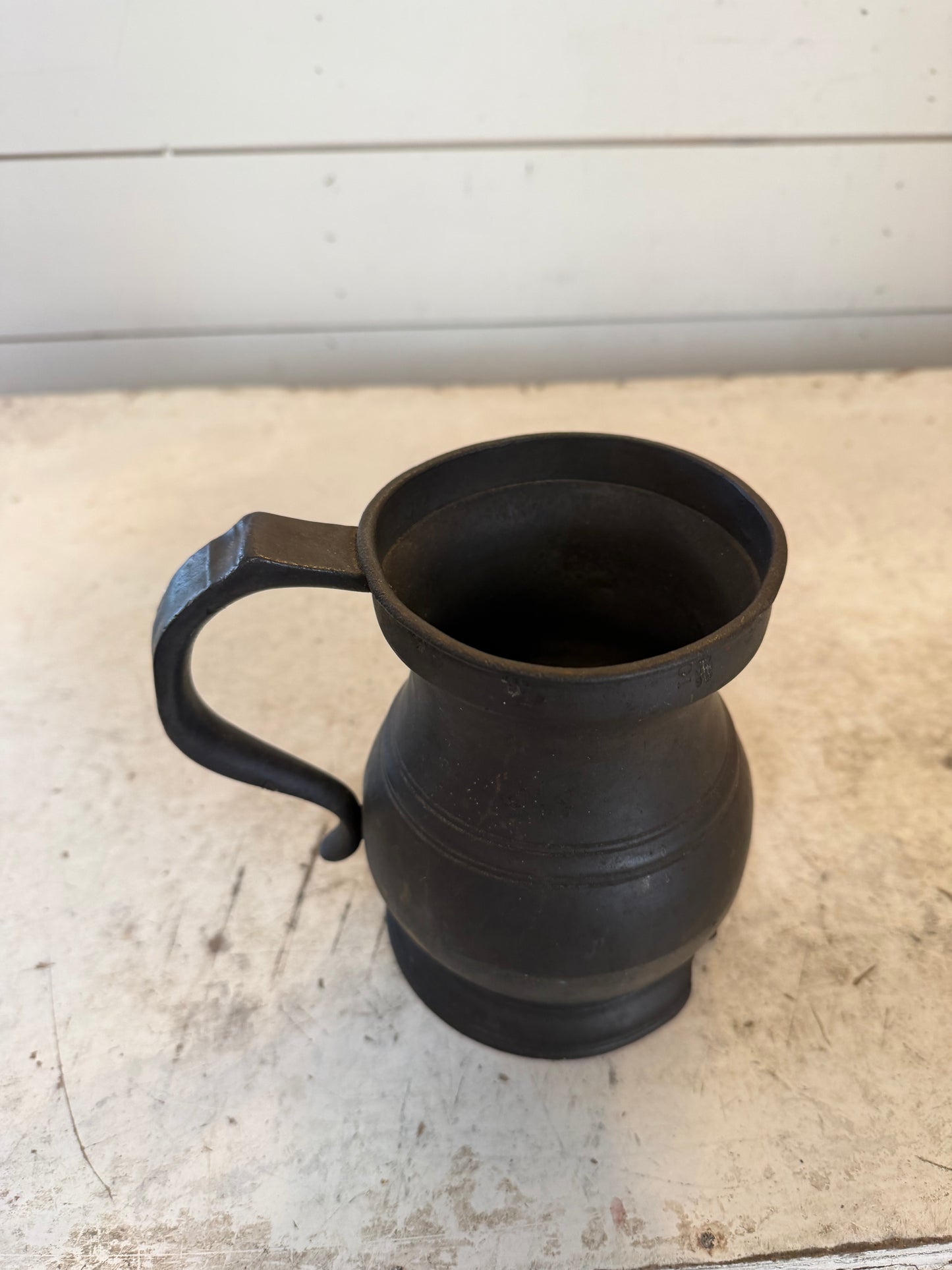 Antique pewter tanker, Victorian era - Quart - has a chip in the base