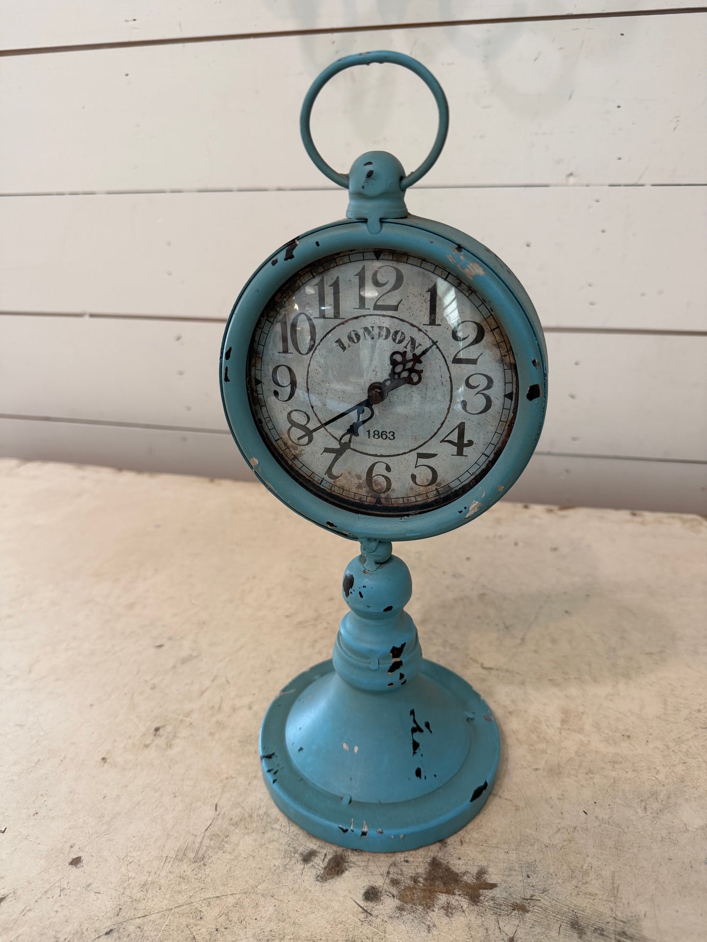Table Clock Distressed Turquoise Metal will get makeover