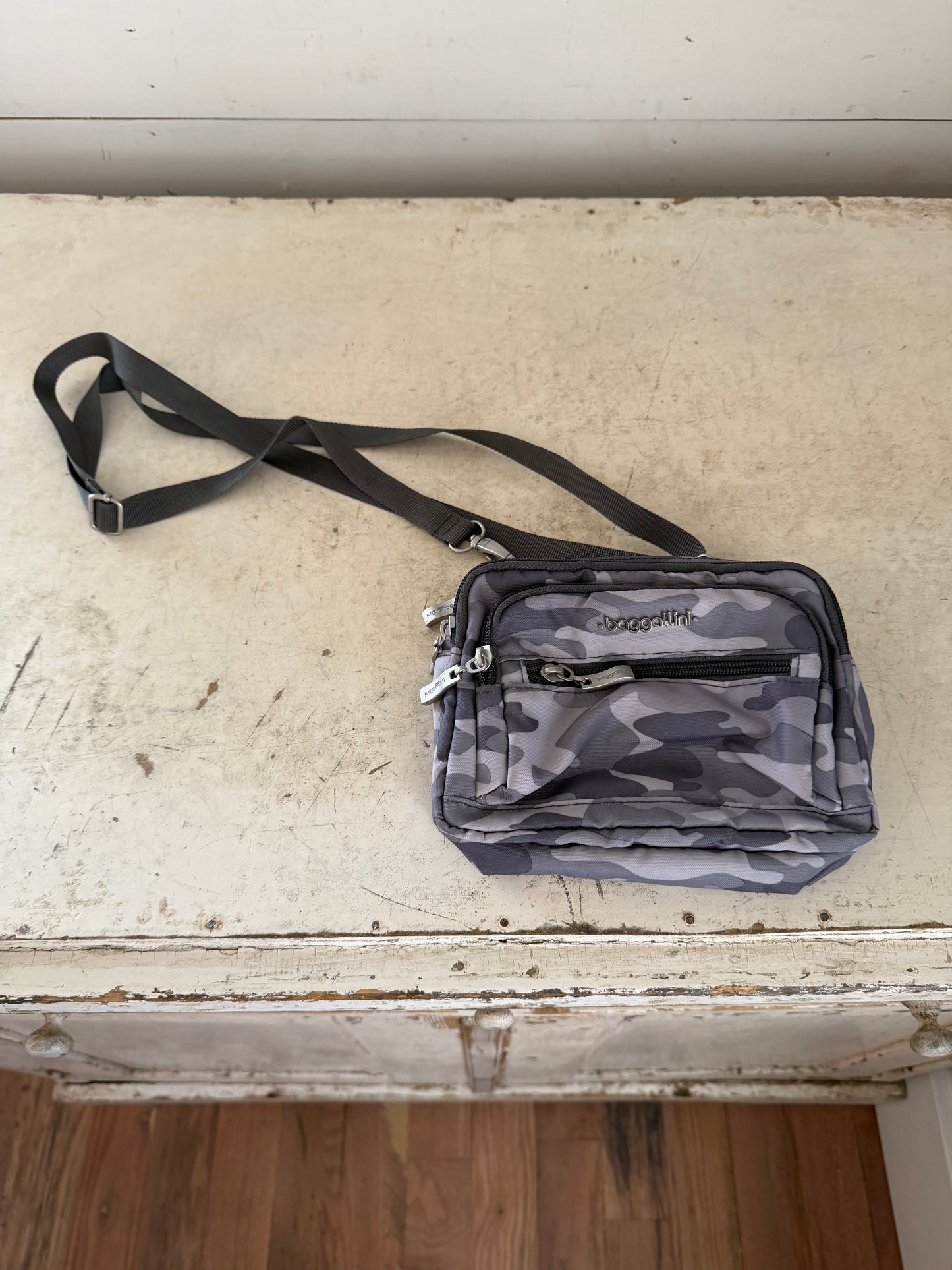 Triple Zip Bagg Camo baggalini