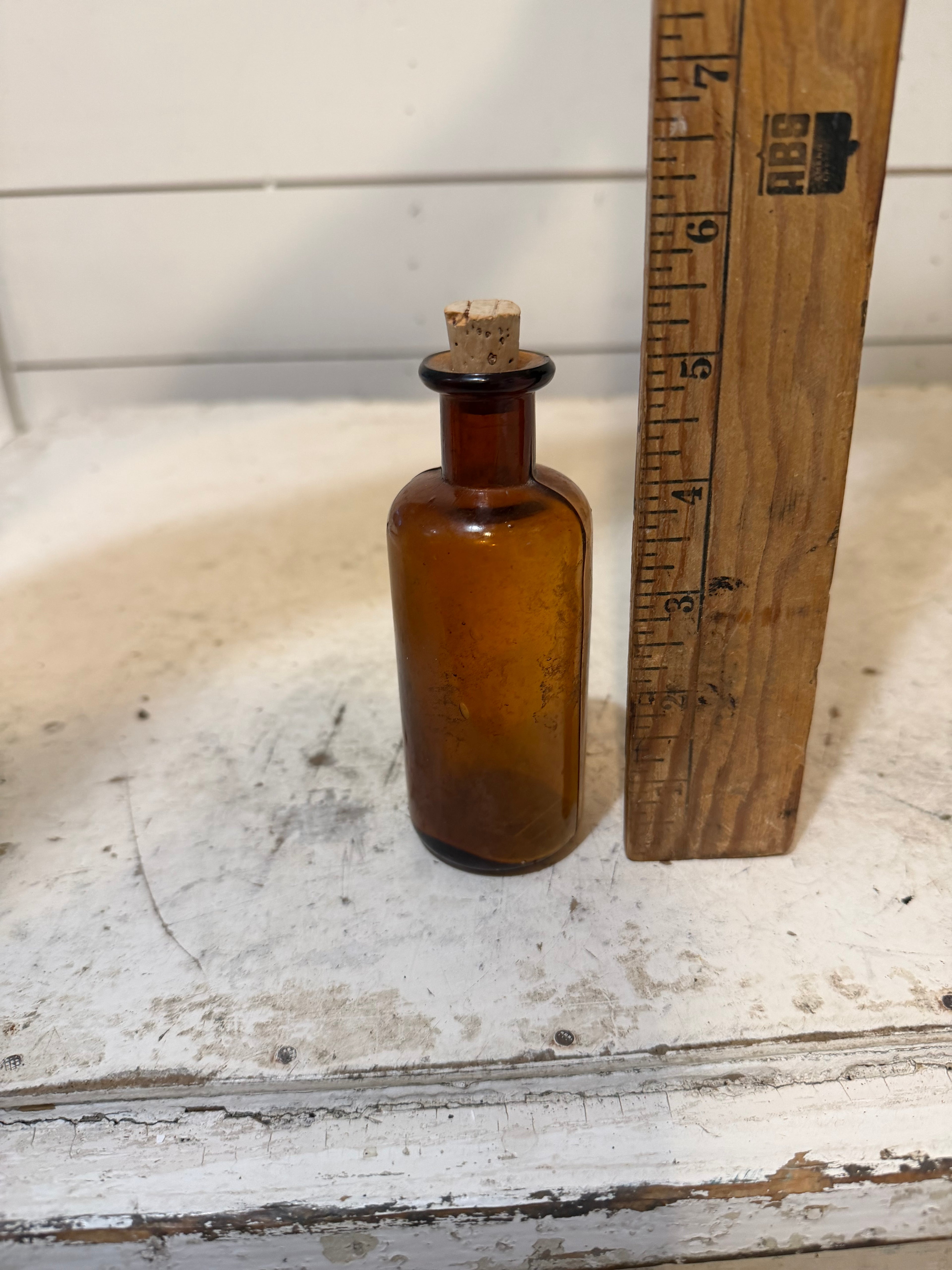 Vintage amber Medicine bottle with wide rim and stopper