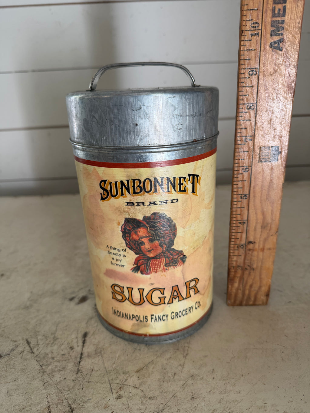 Sunbonnet sugar canister with lid