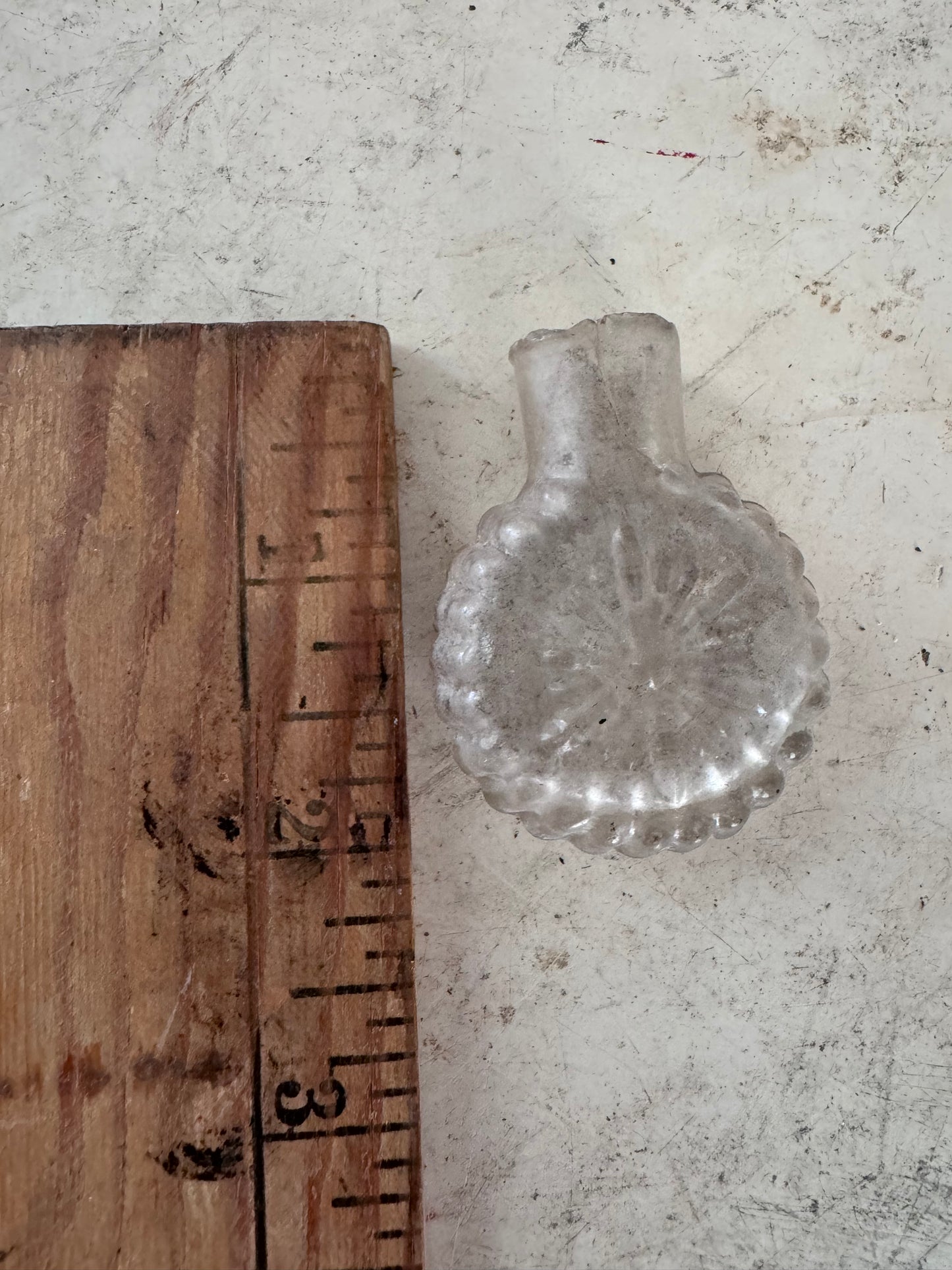 Antique Clear Sunburst pattern Smelling/scent bottle