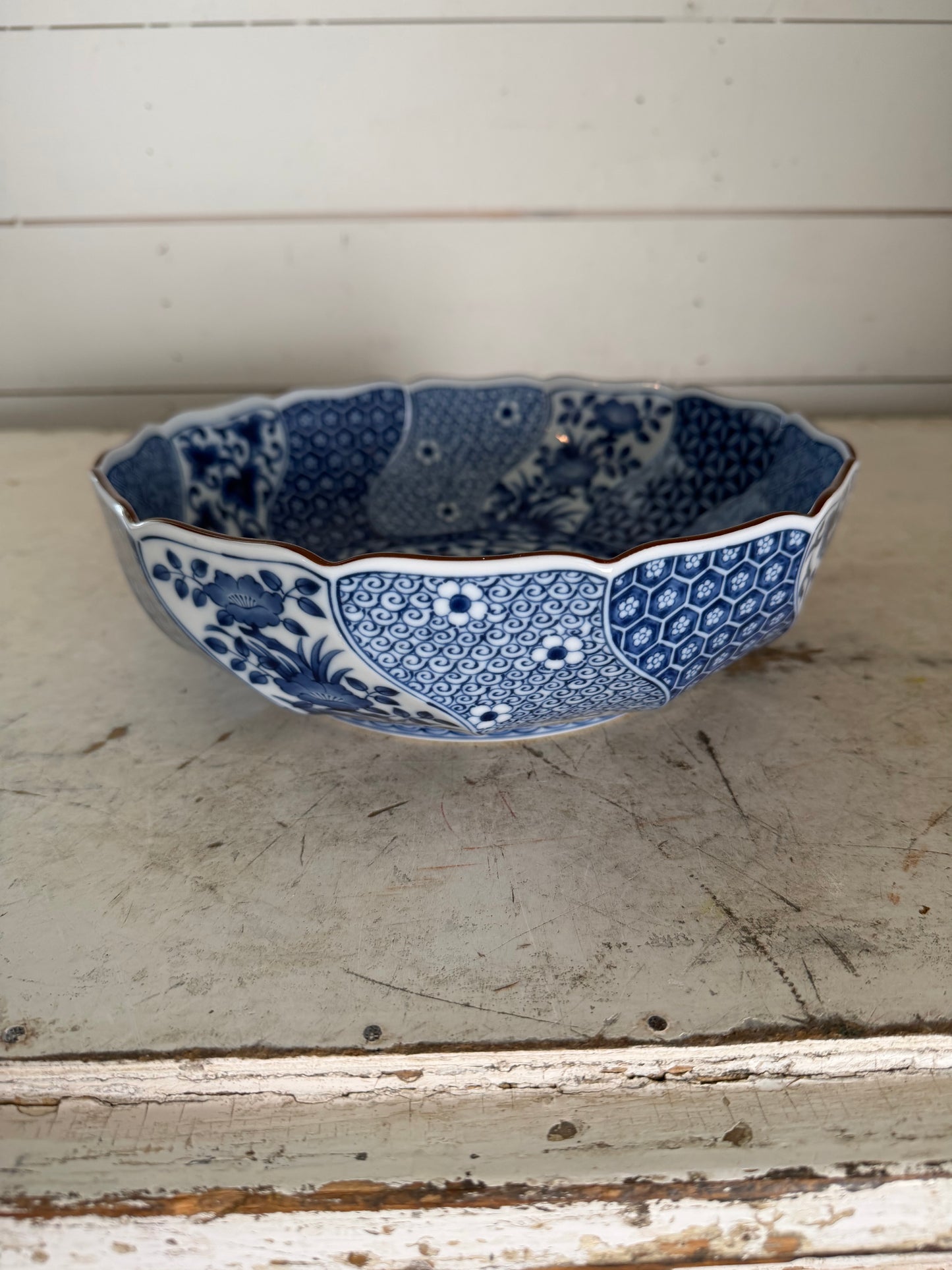 Minoyaki Nejiri Shouzui serving bowl, Indigo Blue
